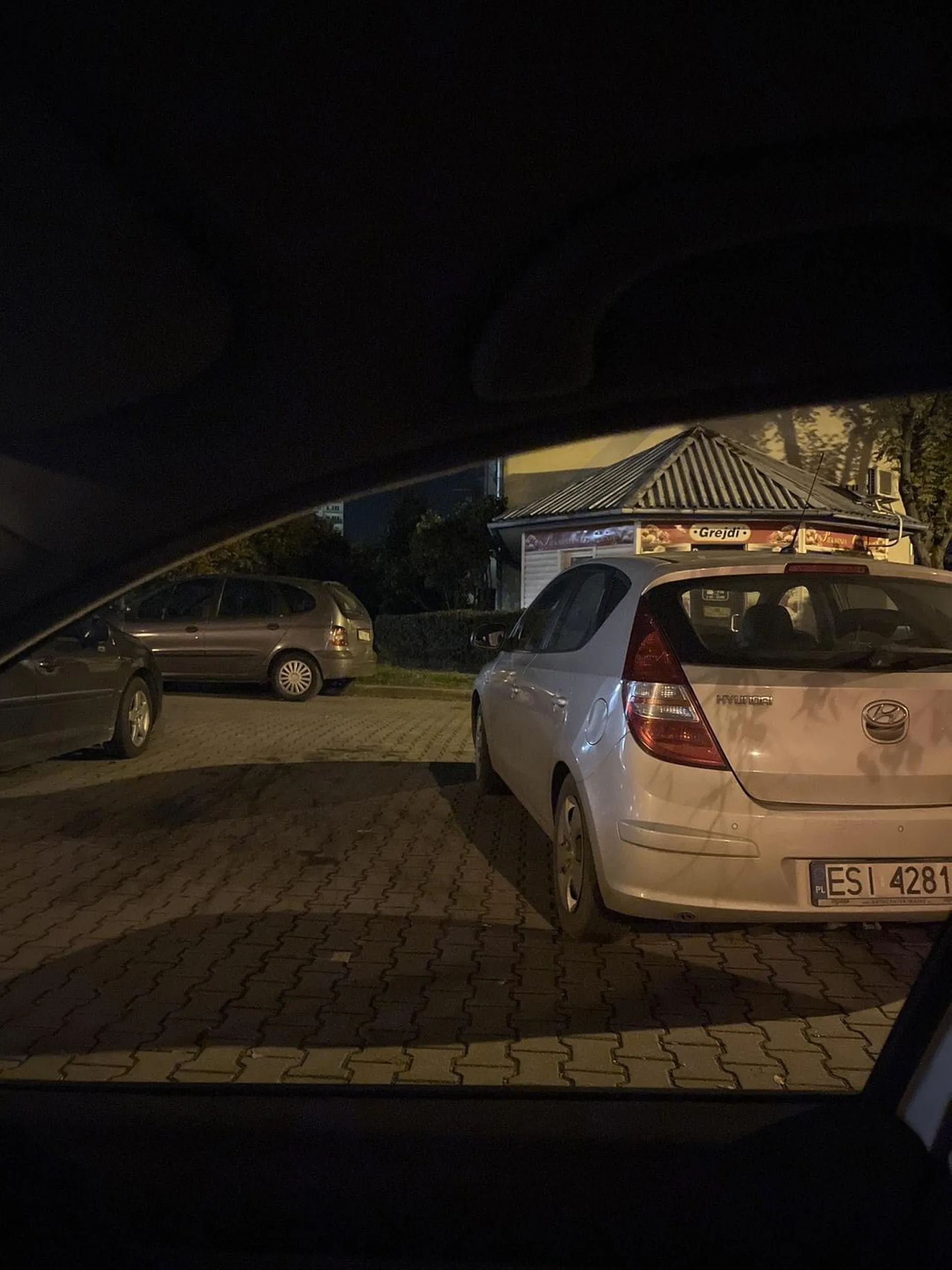 Nauczyć ci parkować tym złomem ?