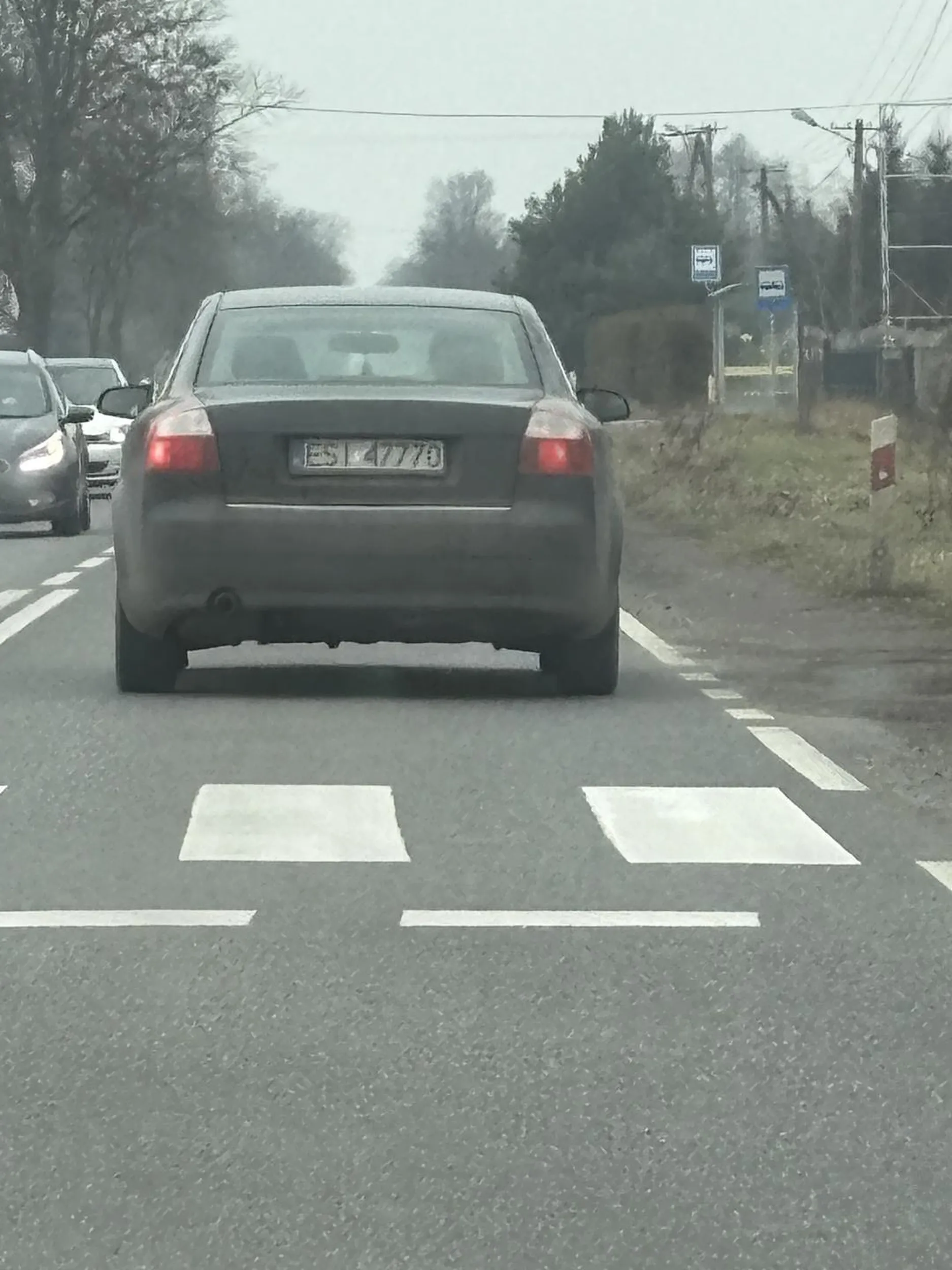 Stare dziady z urażona duma po wyprzedzeniu zwalniają, po czym po ponownej próbie wyprzedzenia przyspieszają prawie powodując kolizję. Uważać na takich zjebów