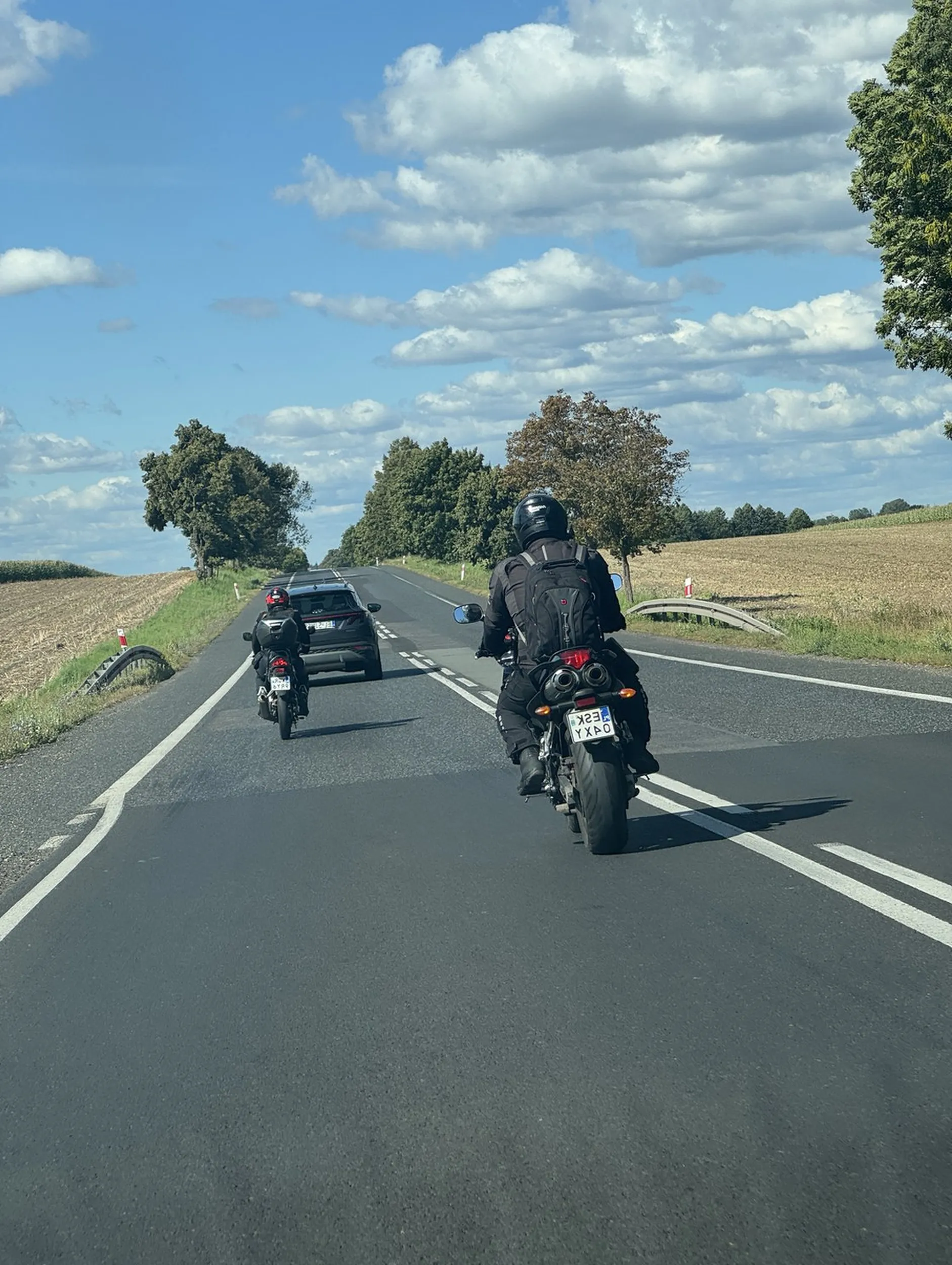 Jedzie nabzdryngolony i buja się po drodze 88