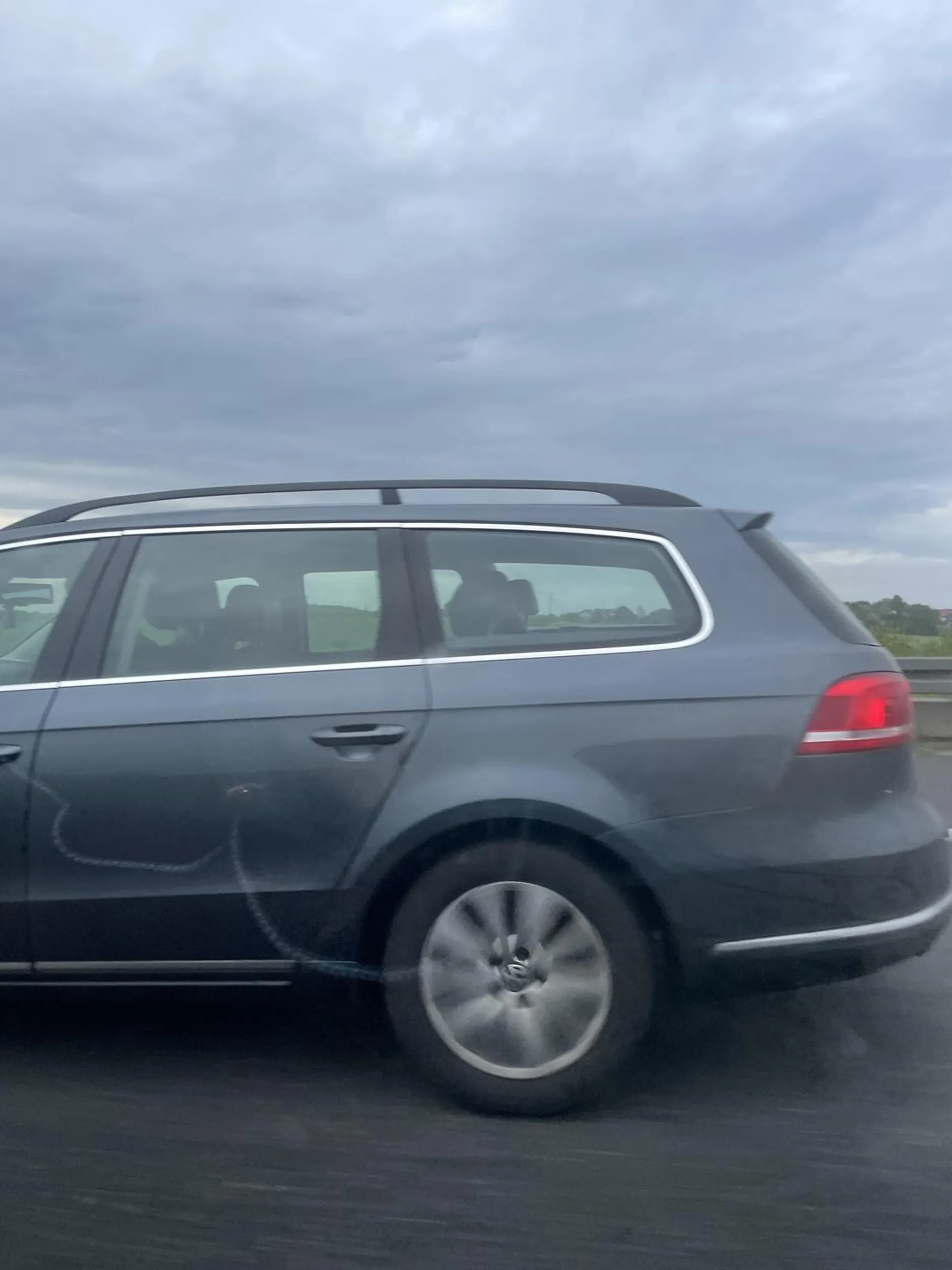 Bezczelnie wymusza pierwszeństwo. Po chwili do odmiany ponownie wymuszą pierwszeństwo.