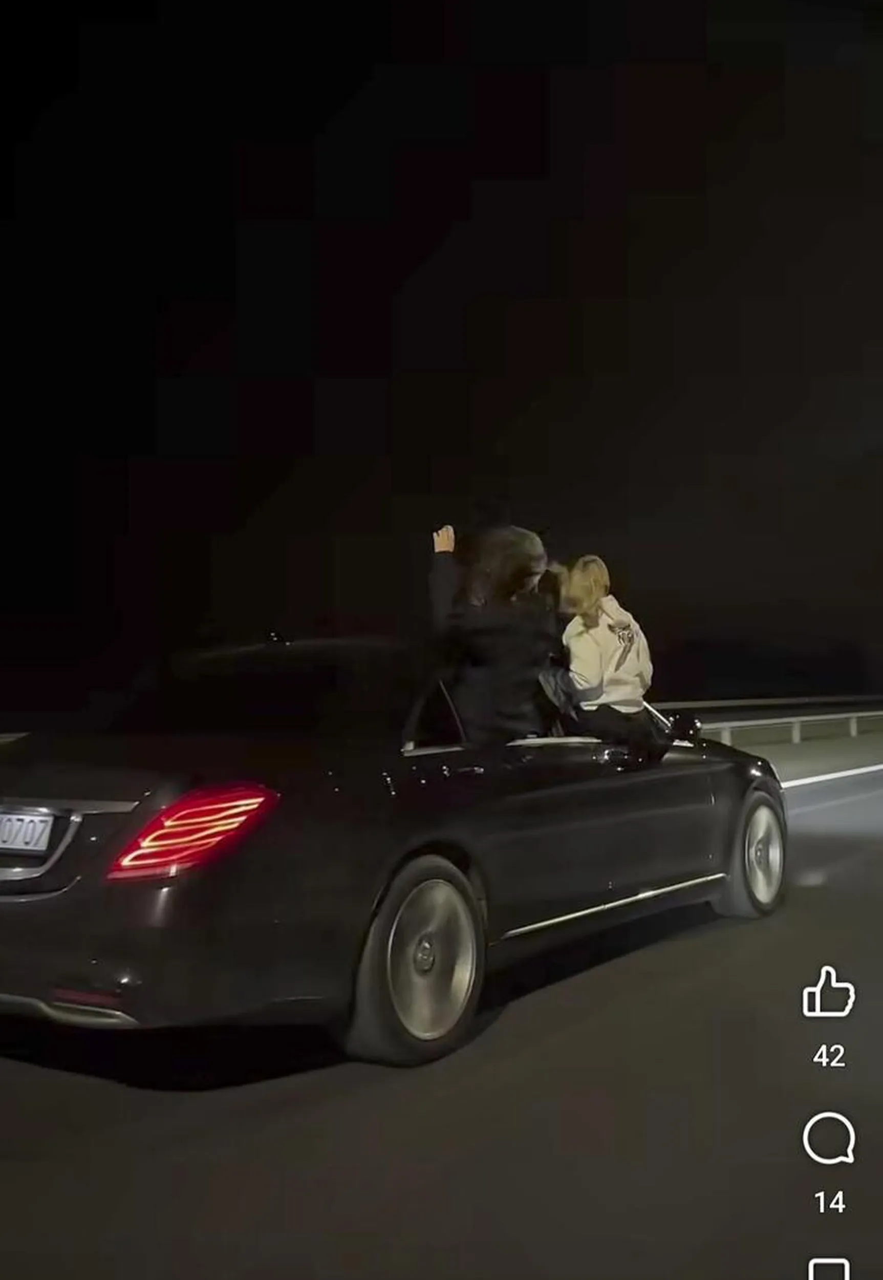 Gościu jeździ lewym pasem i wyprzedzają go prawym pasem. Dodatkowo wozi dwa shony. Screeny same mówią za siebie.