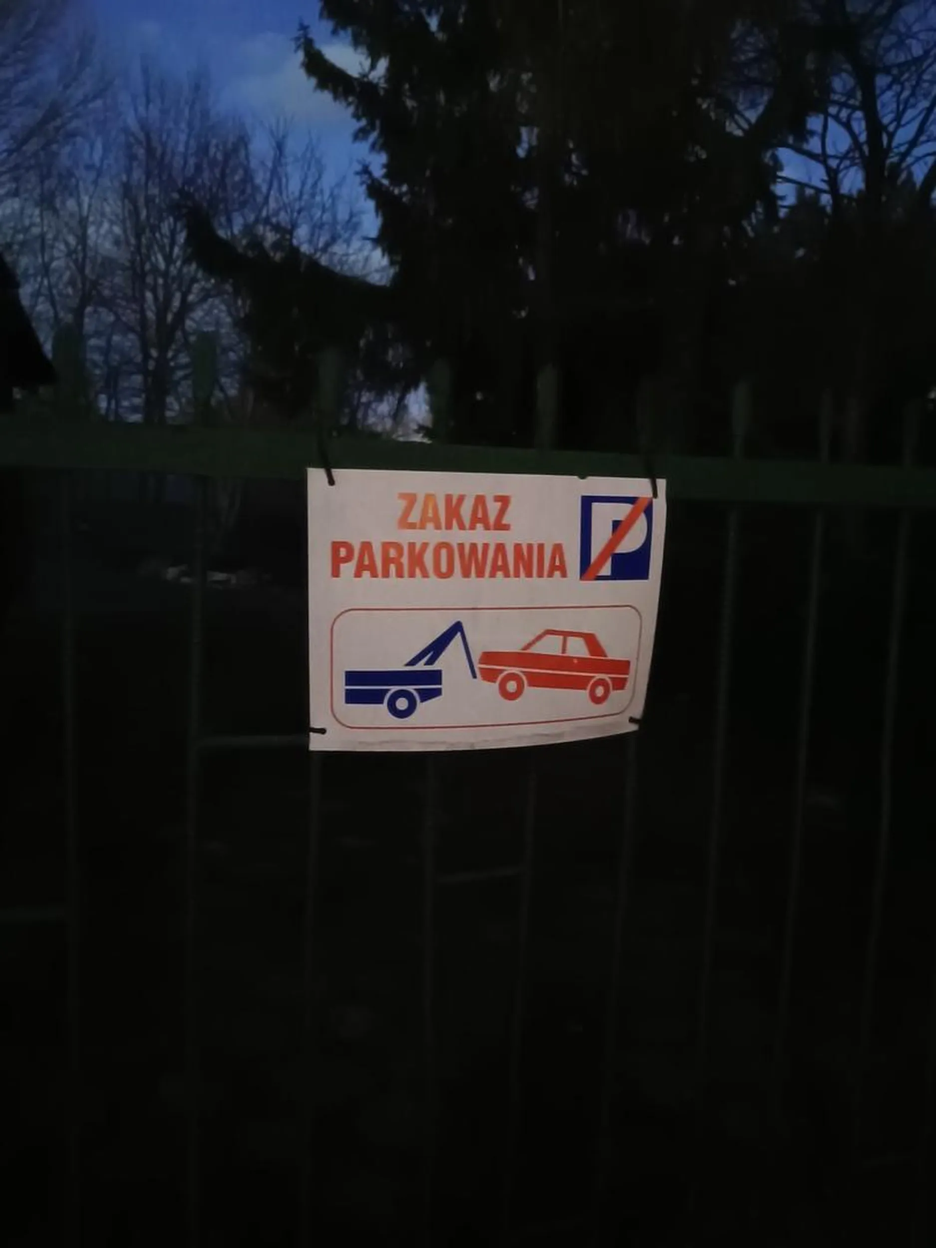 Co tydzień parkuje na zakazie.Naucz się parkować kobieto.
