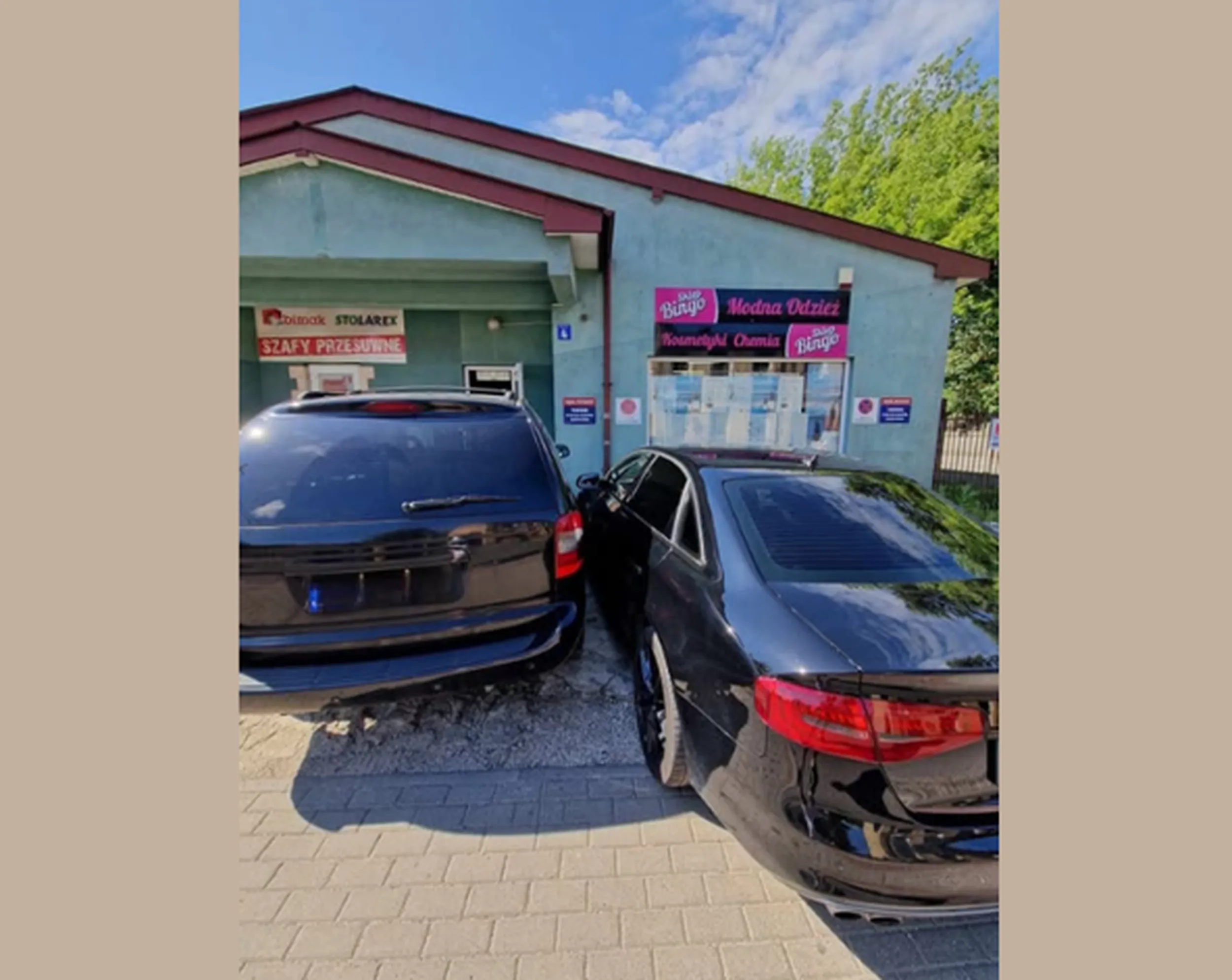 Proszę uważać na Panią sprzedawczynię ze sklepu Bingo w Tomaszowie Mazowieckim, która zastawia w taki sposób klientów swojego sklepu.