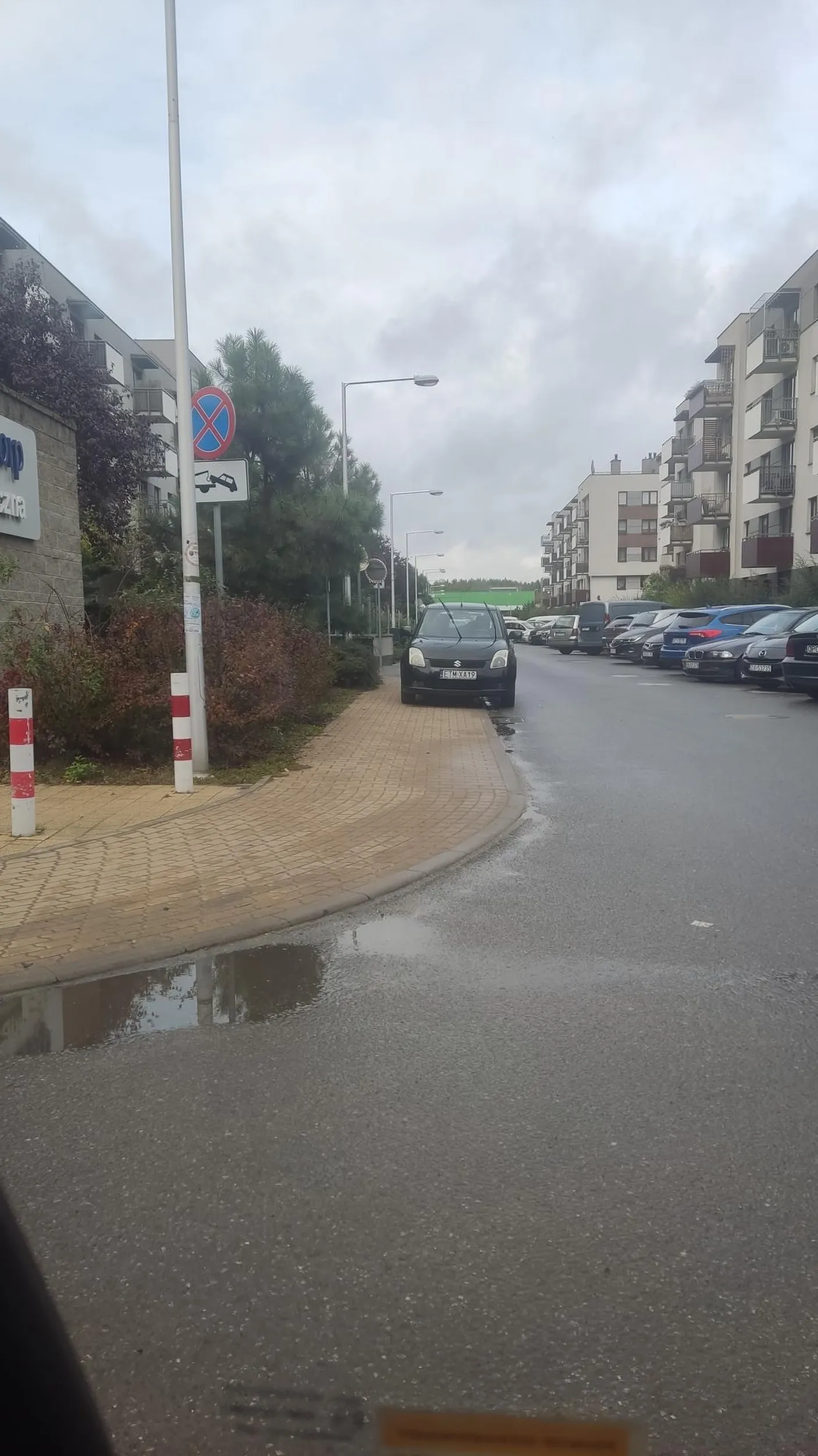 Zabieraj ten wóz, to chodnik a nie parking