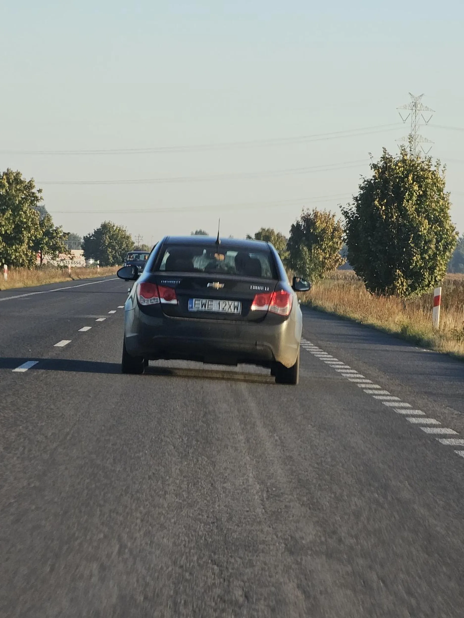 No cóż. Bardzo szybka jazda drogą krajową. Olać to. Jazda na zderzaku i wyprzedzanie na trzeciego przez skrzyżowanie? Trochę słabo, biorąc pod uwagę ze pan wiózł  kilku pasażerów.