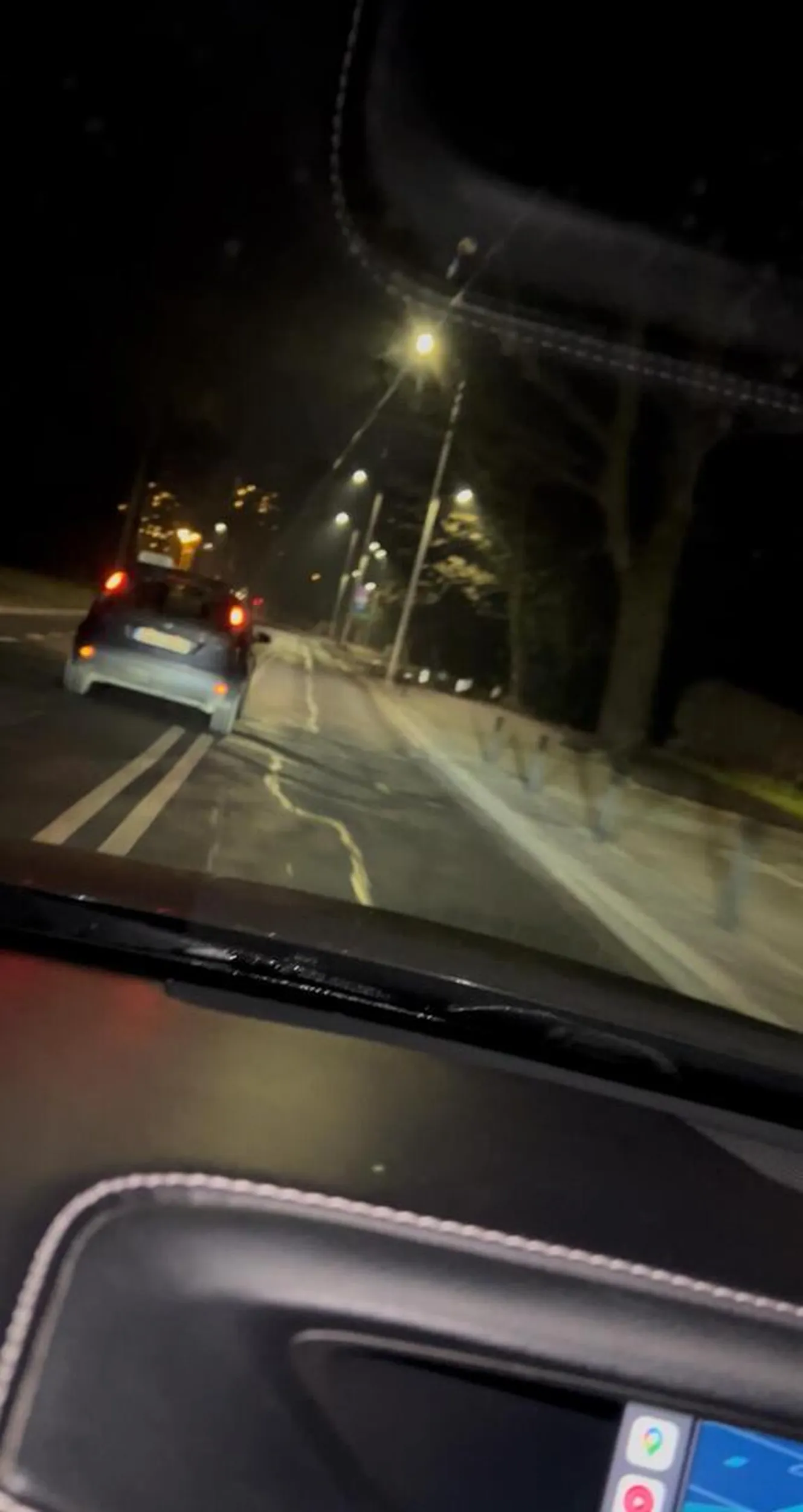 Uwaga na śniadego bolciarza we Wrocławiu, zatrzymuje się na zielonym świetle, zajeżdża drogę, wali dłgugimi i wysiada z auta żeby postraszyć. Stanął twarzą w twarz i miał szczęście że nie drgnął bo bym go odesłał na SOR a potem ekspresowo z powrotem na dziki wschód