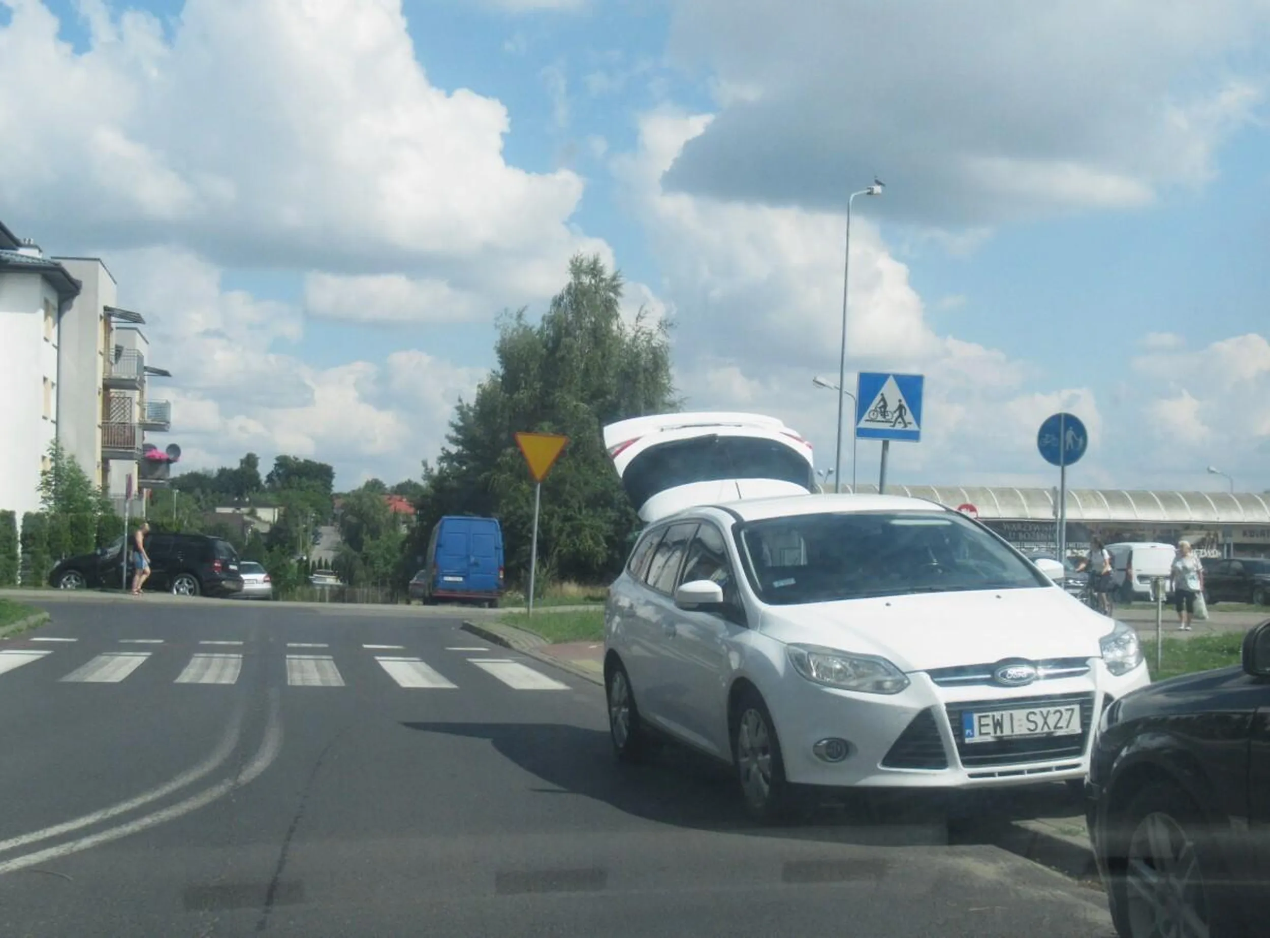 Tydzień temu ten pastuch przyjechał do mojego miasta i zaparkował tak: