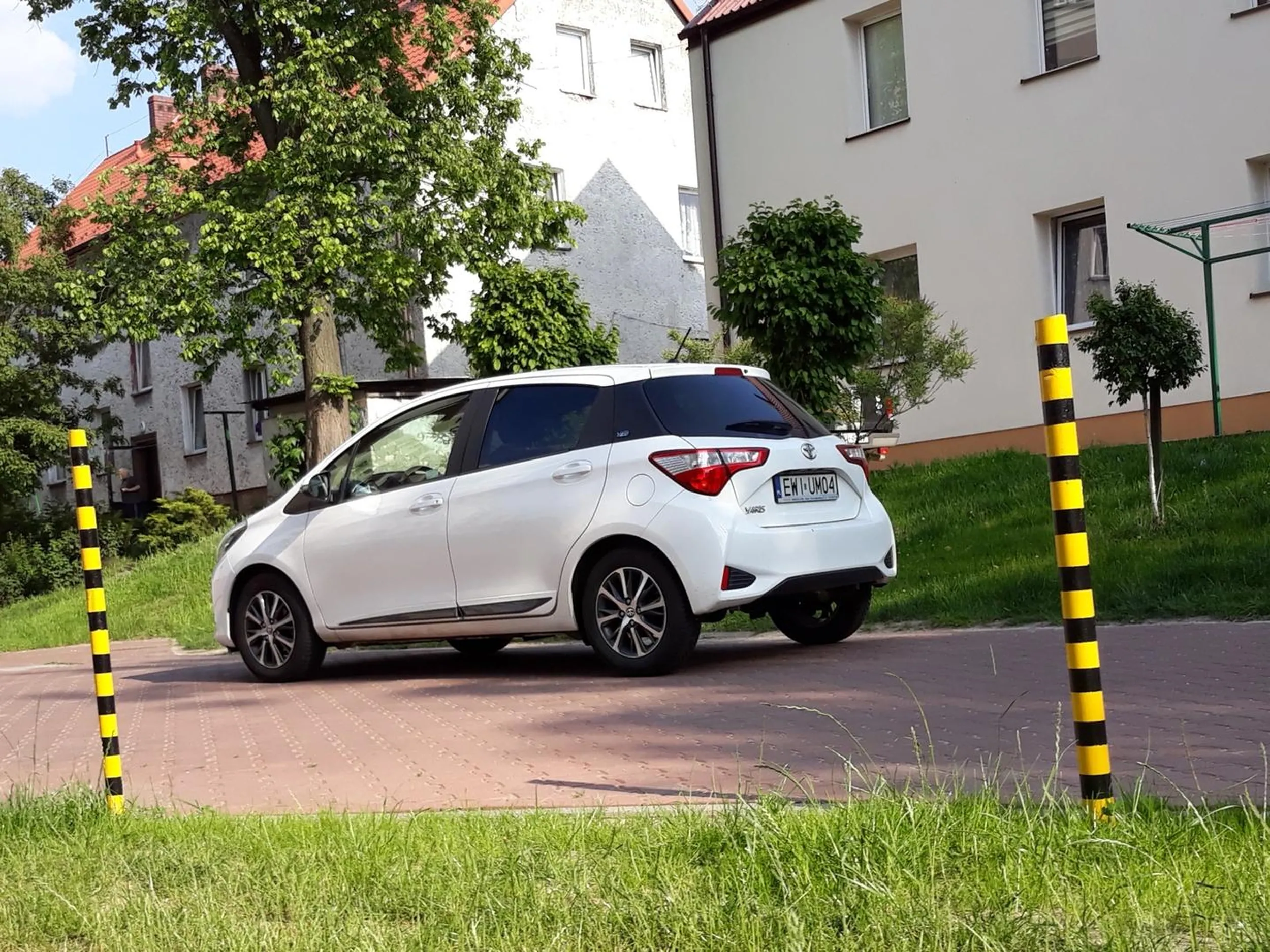 Droga pożarowa, skrzyżowanie, zakaz postoju.