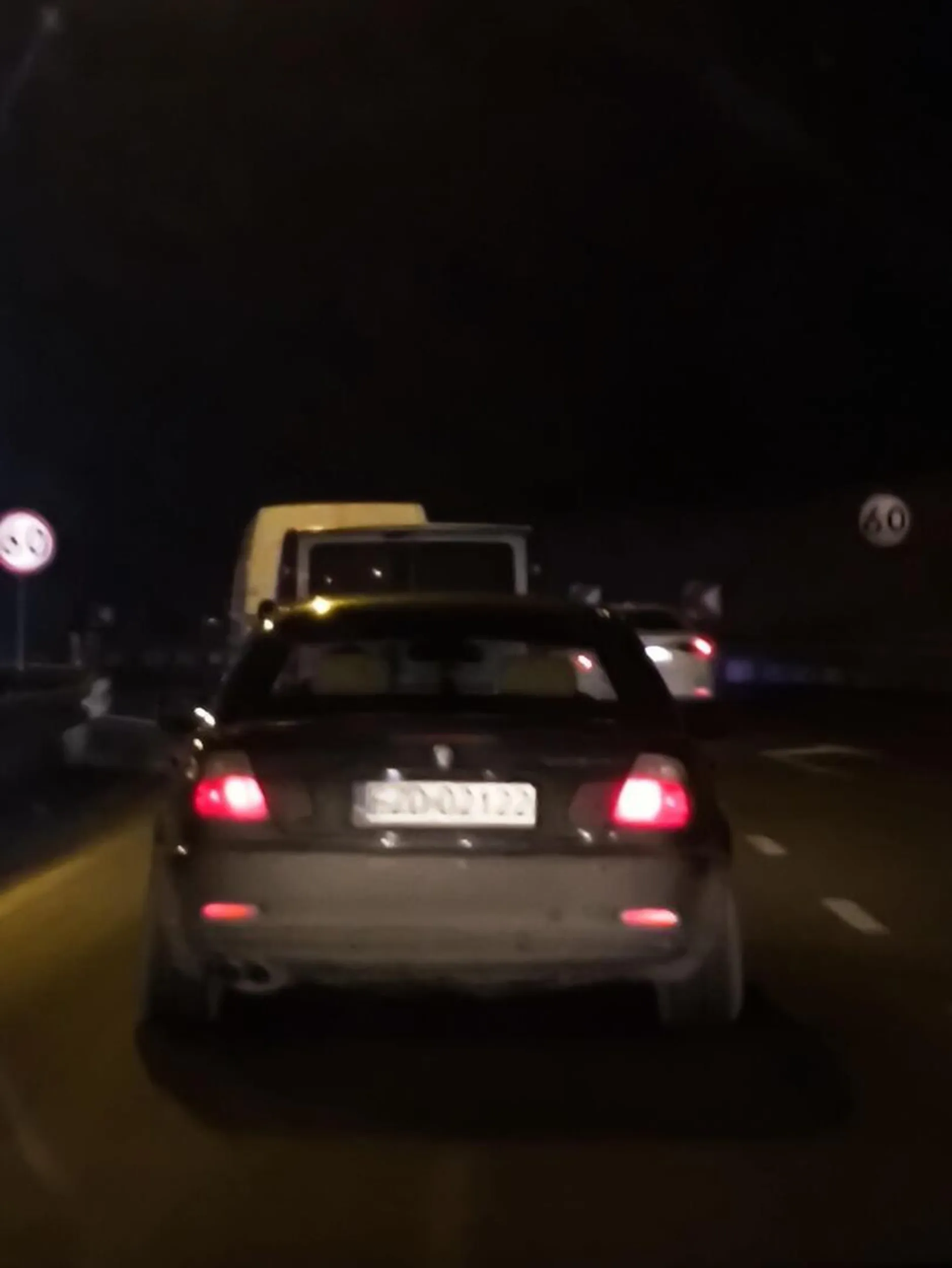 Jeździ z telefonem za kierownicą ogląda tik toki