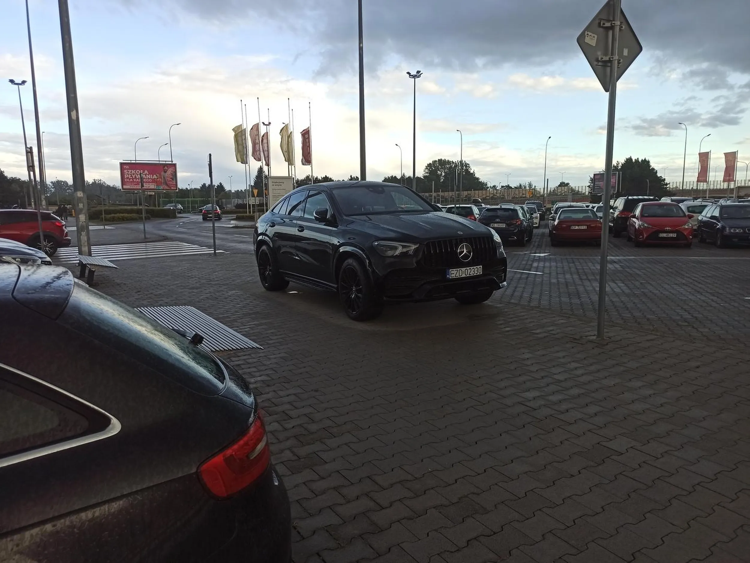 Parkowanie na chodniku przy Port Łódź