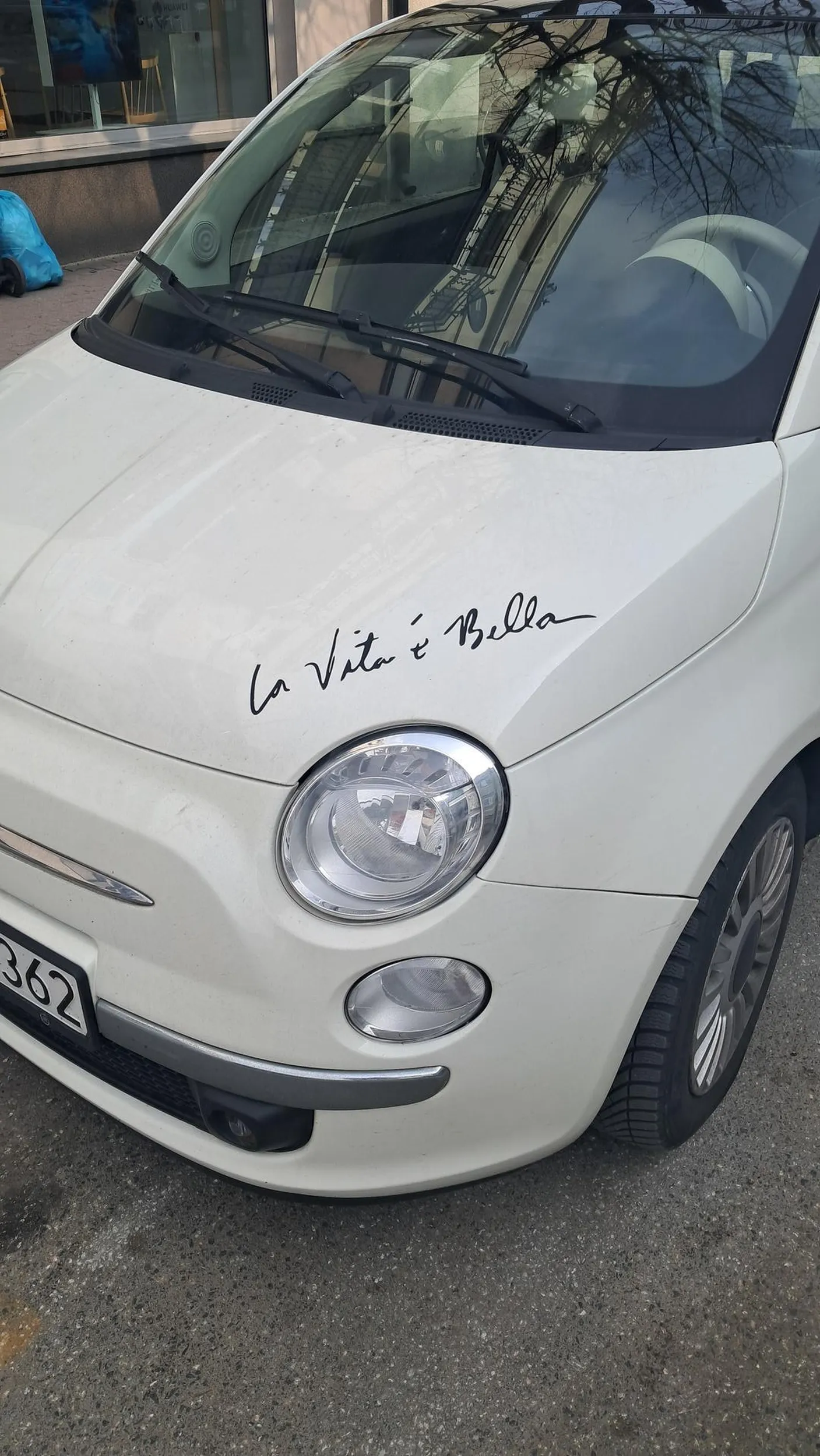 Nie wiem jak i skąd ale fajna maskę masz autka