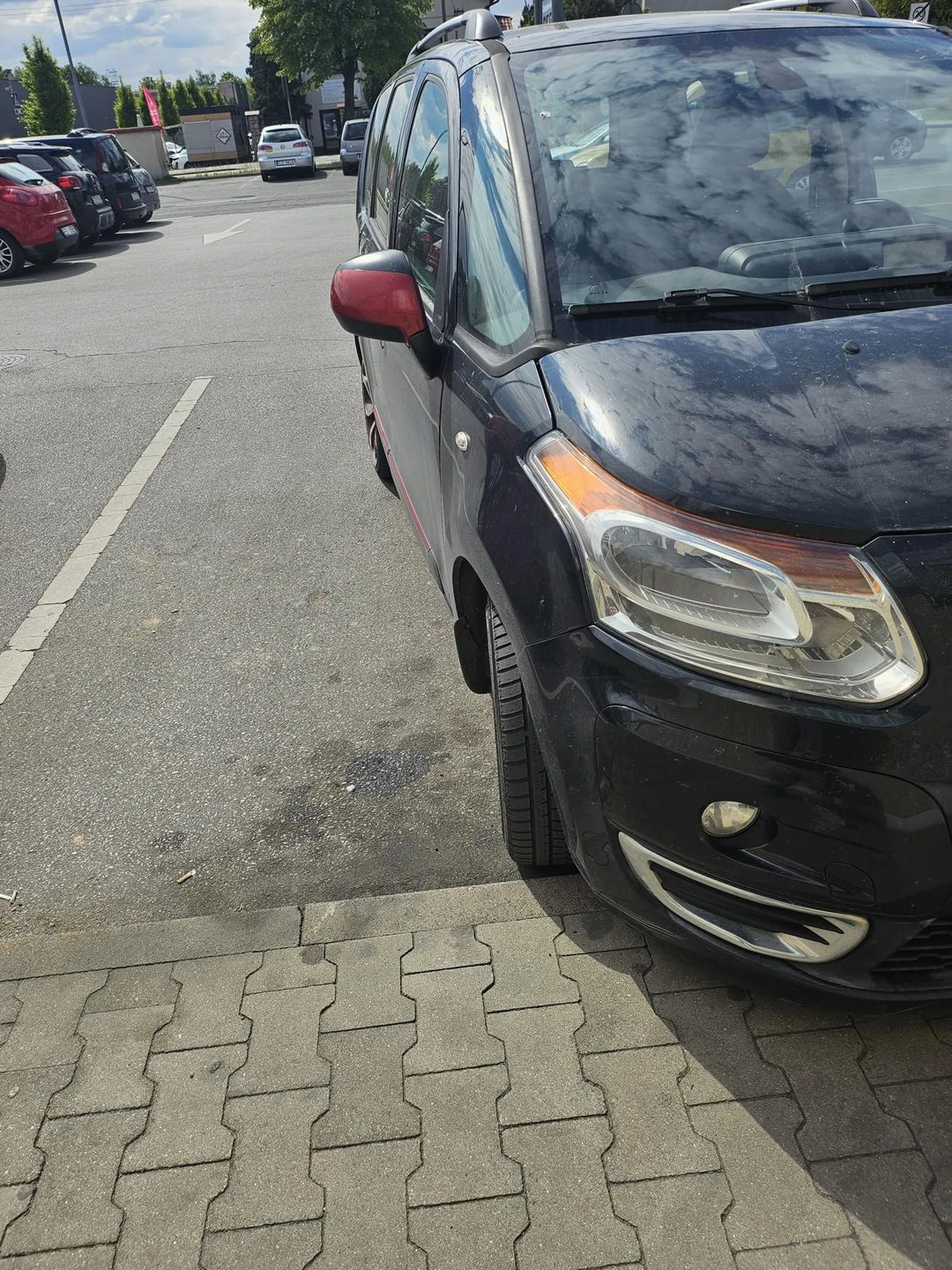 Naucz się parkować bo średnio ci to wyszlo pod Kauflandem