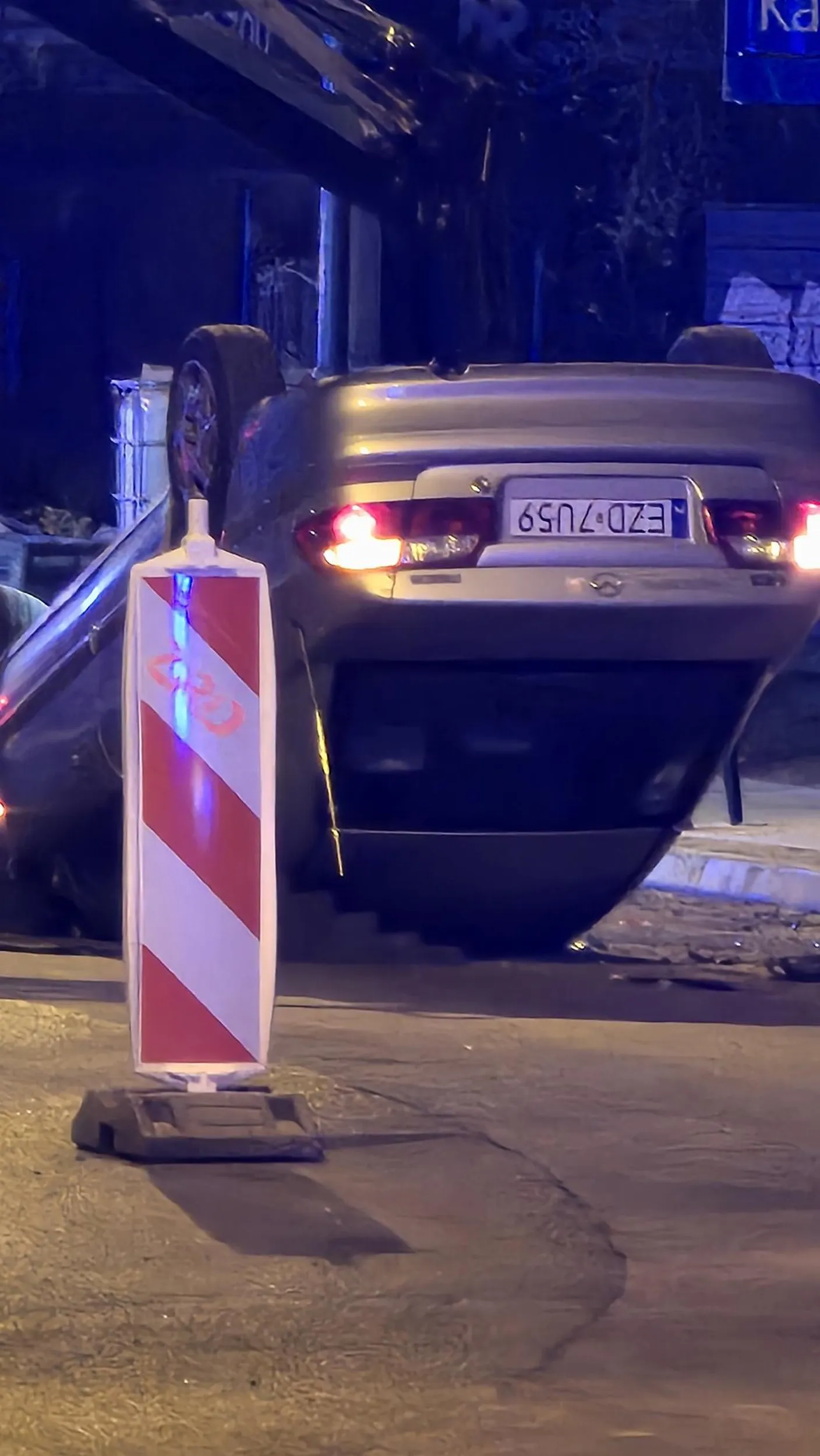 Nie radzi sobie na zakrętach.