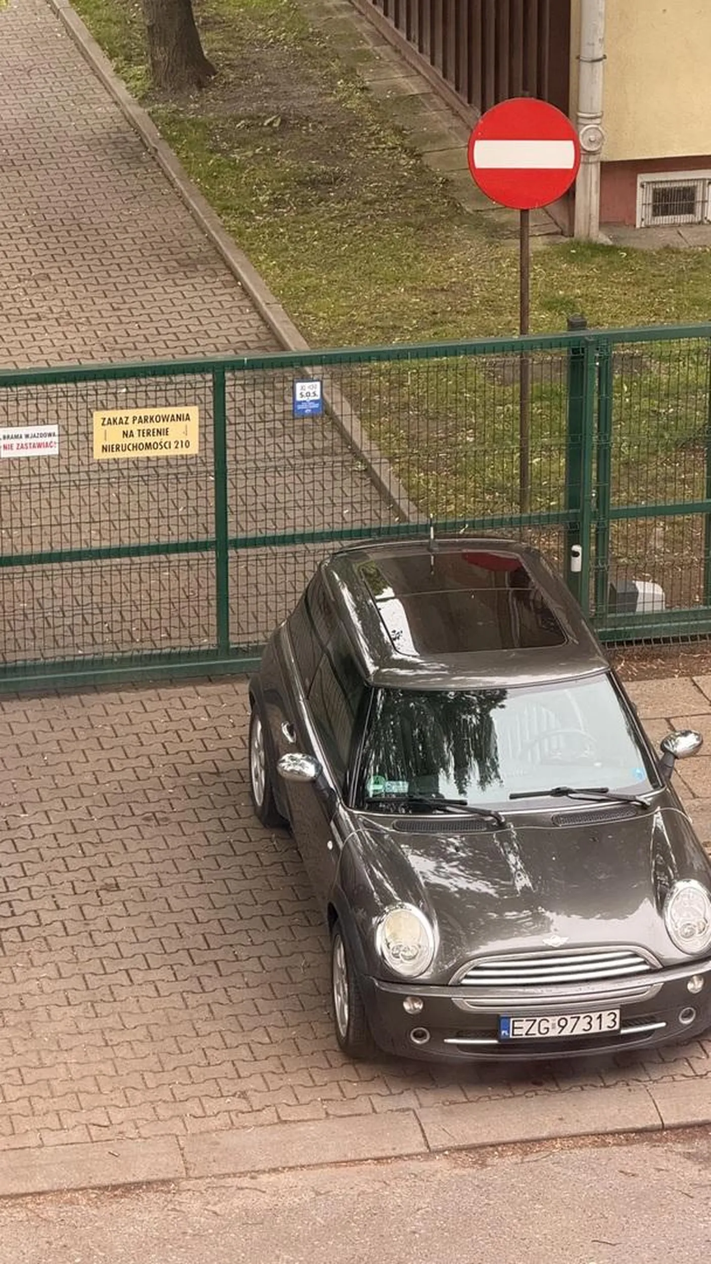 Książę ze Zgierza zaparkował swój automobil