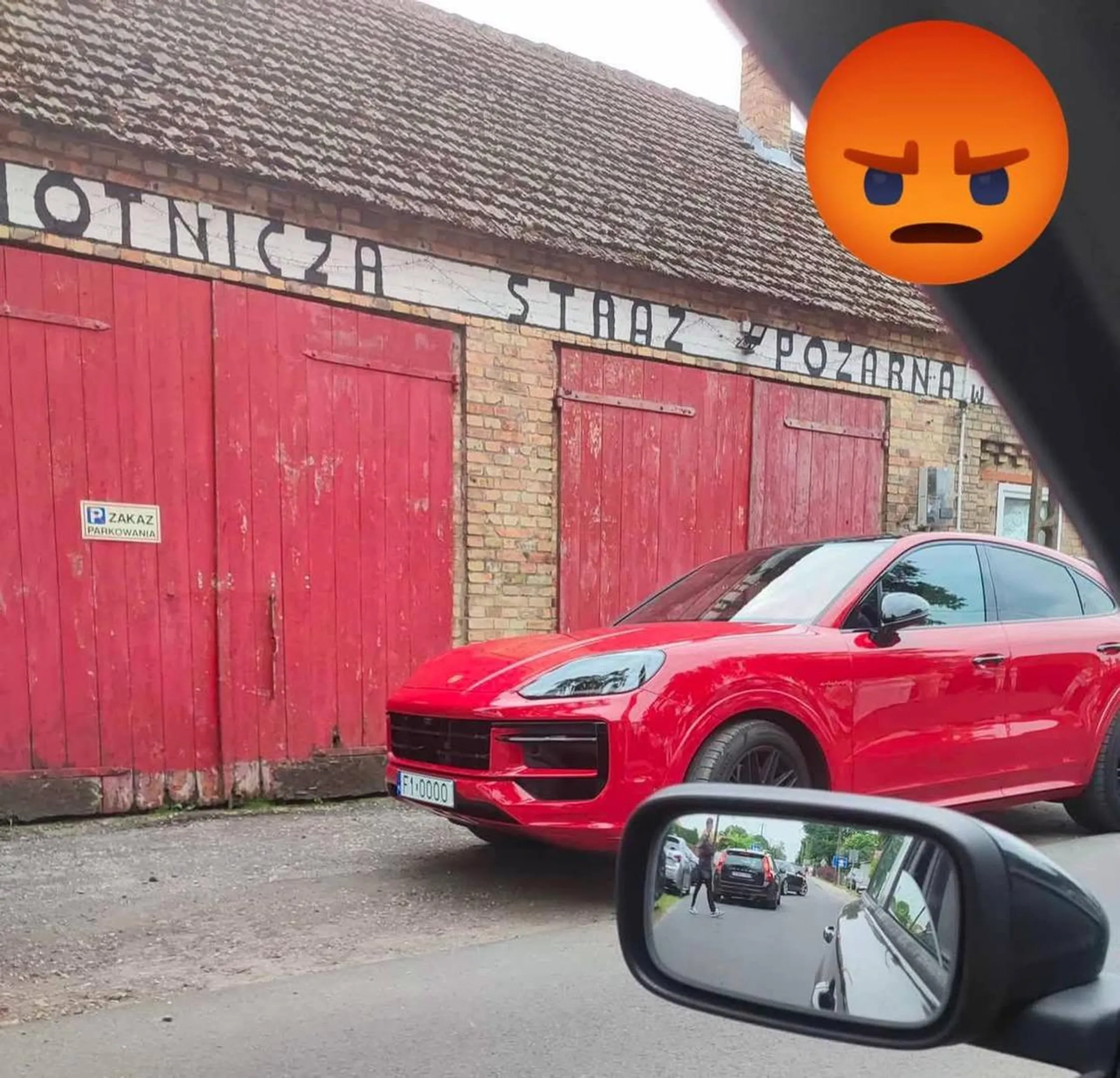 Jak można zastawić bramę wjazdową straży pożarnej..?? Bez komentarza..