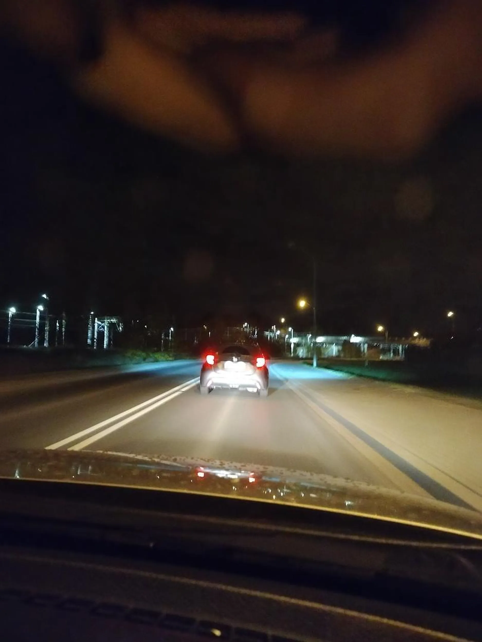 Jeździ jak upośledzona małpa z wodogłowiem