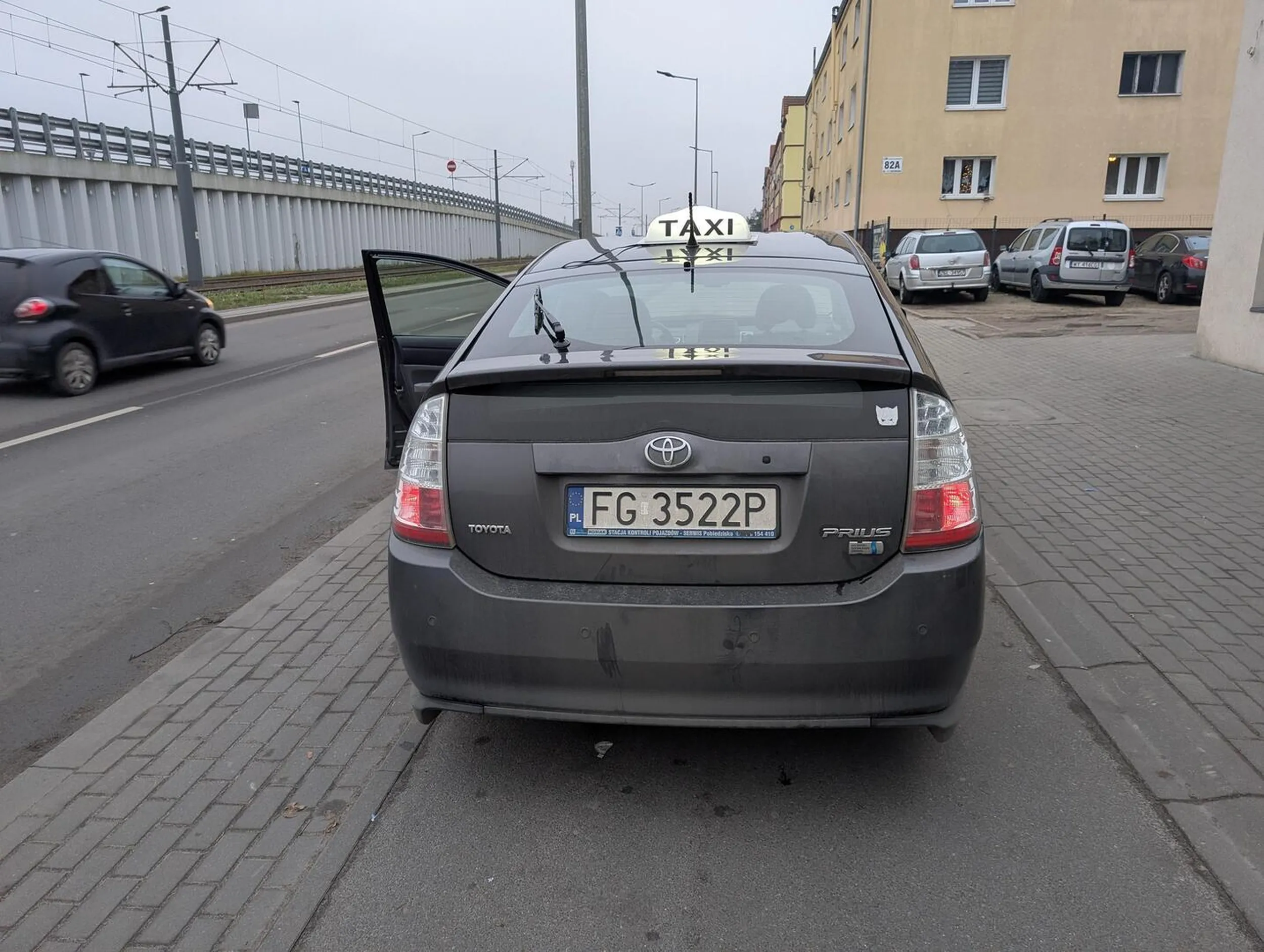 Muszę stać na ścieżce bo czekam na klienta. Jak odjadę ze ścieżki to klient nie przyjdzie