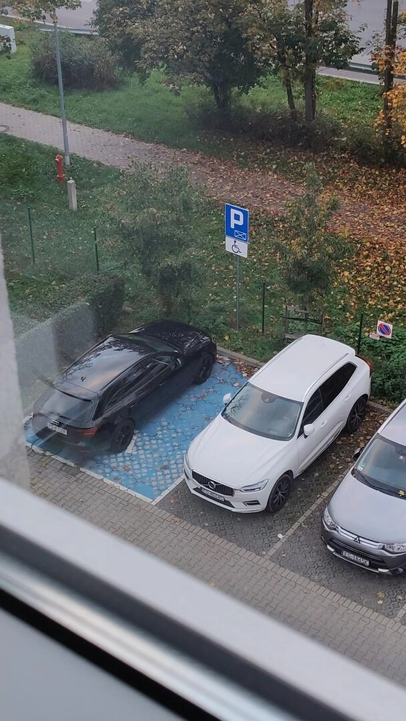 Zajmij inne miejsce w nie inwalidzkie, pls, i nie masz dodatkowo legitymacji