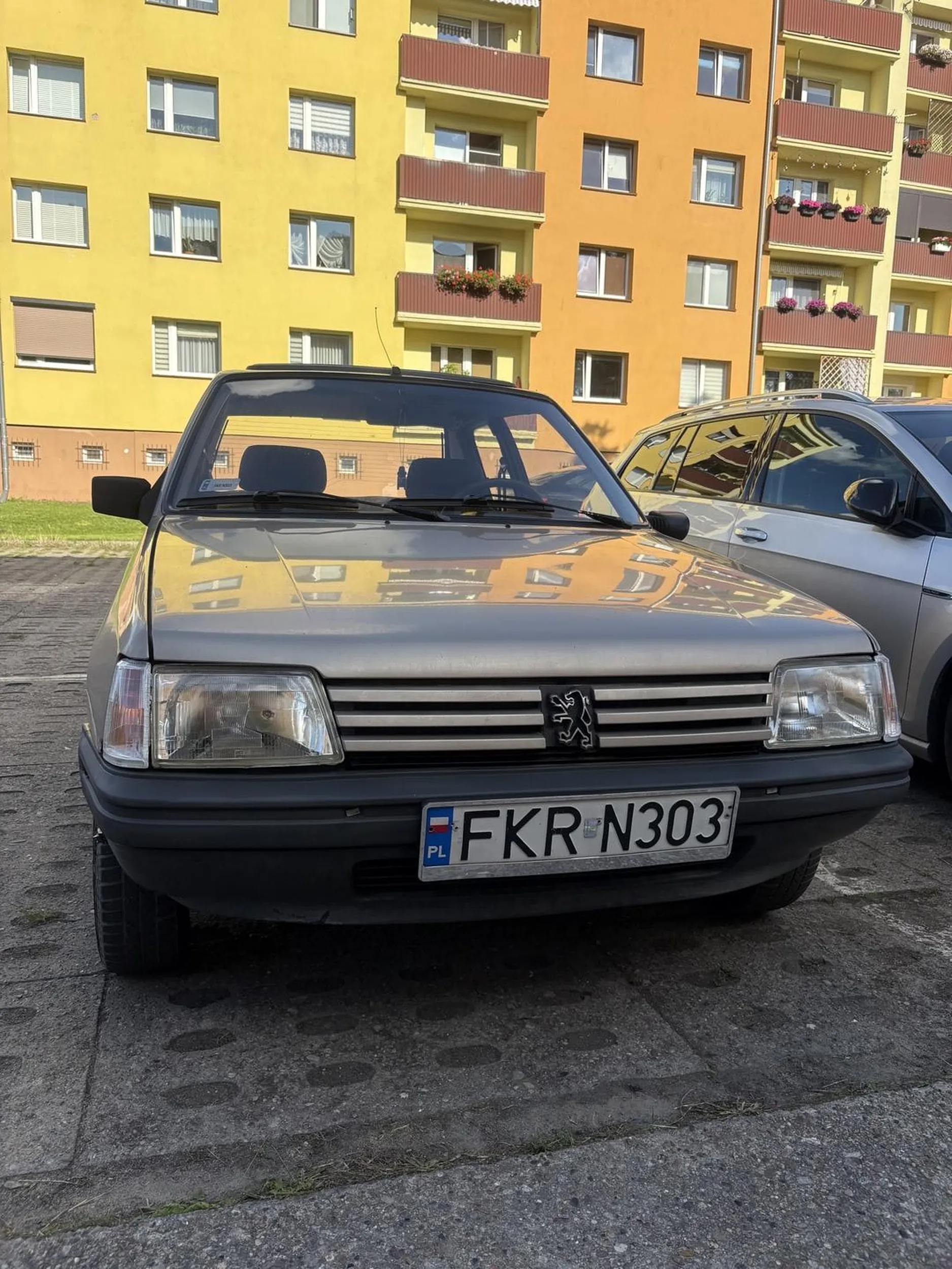 Pięknie zachowany egzemplarz 205, w nietypowej wersji xrd z dieslem , z tego co wiem rocznik 1987