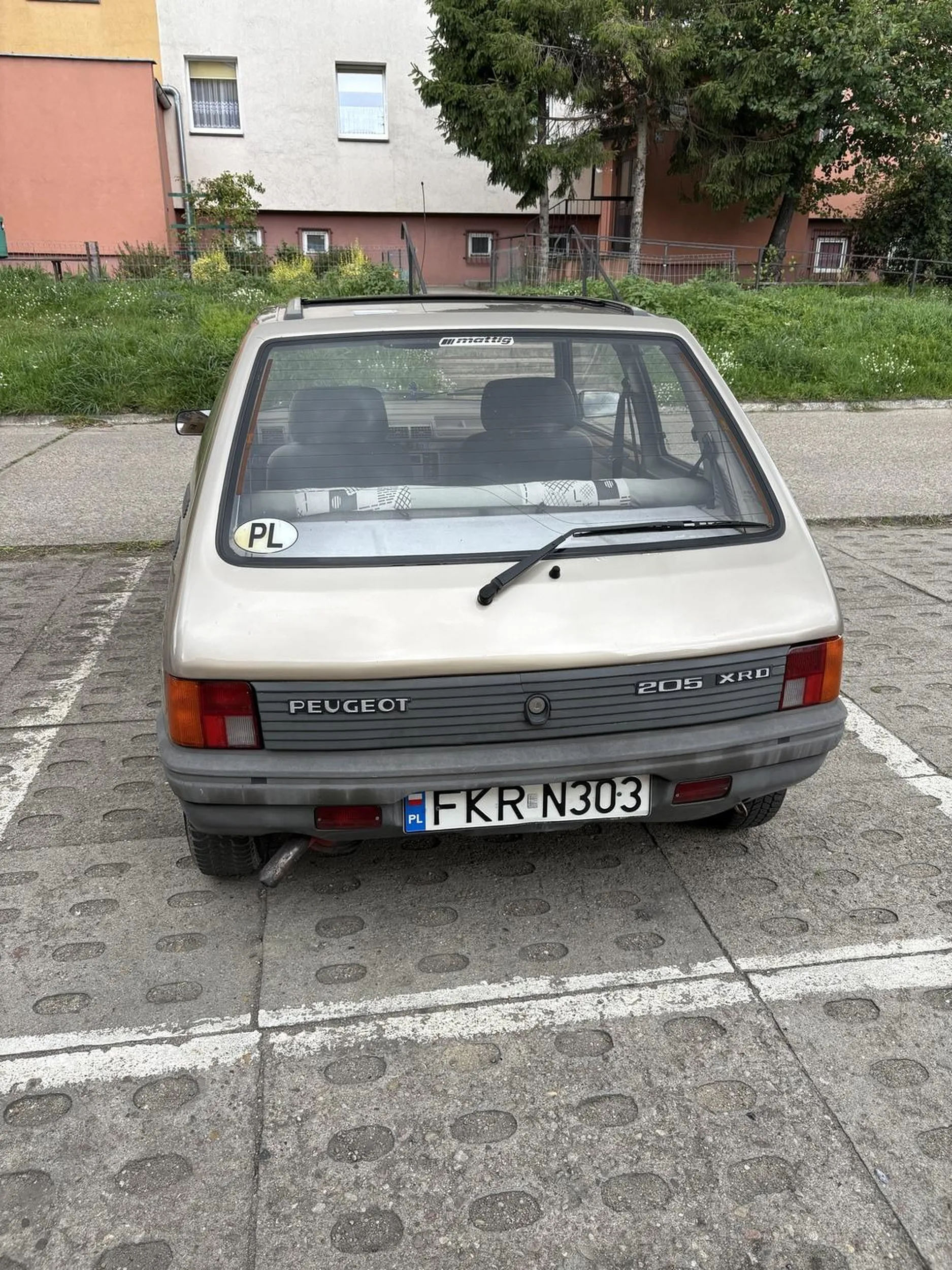 Pięknie zachowany egzemplarz 205, w nietypowej wersji xrd z dieslem , z tego co wiem rocznik 1987