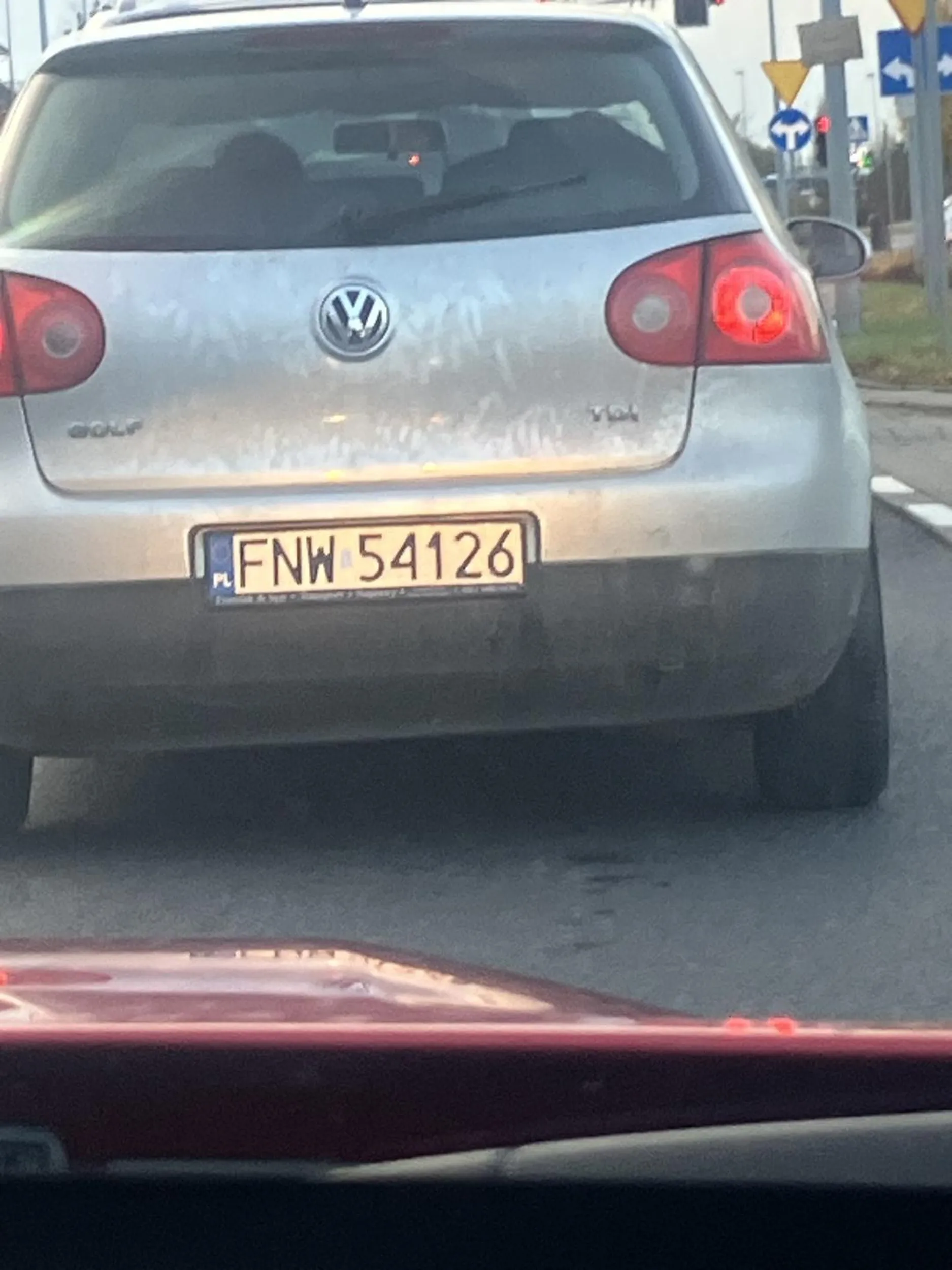 Naucz się jeździć po mieście Szczecińskim więcej niż 20 km/h w terenie zabudowanym a nie zamulasz ruch wschodnio słowiańska koleżanko