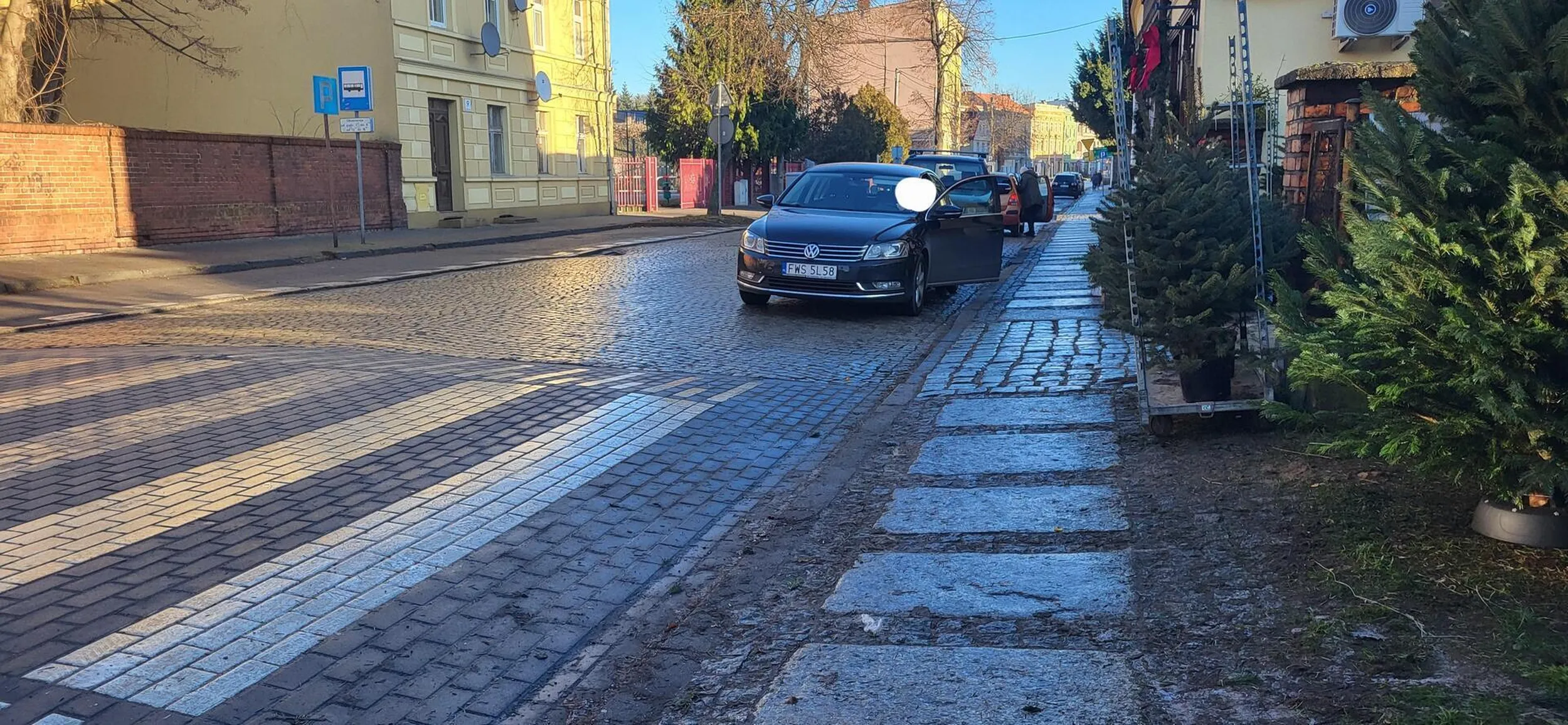 Knurr się pluje bo ktoś śmie mu zwrócić uwagę, agresywny jaszczur