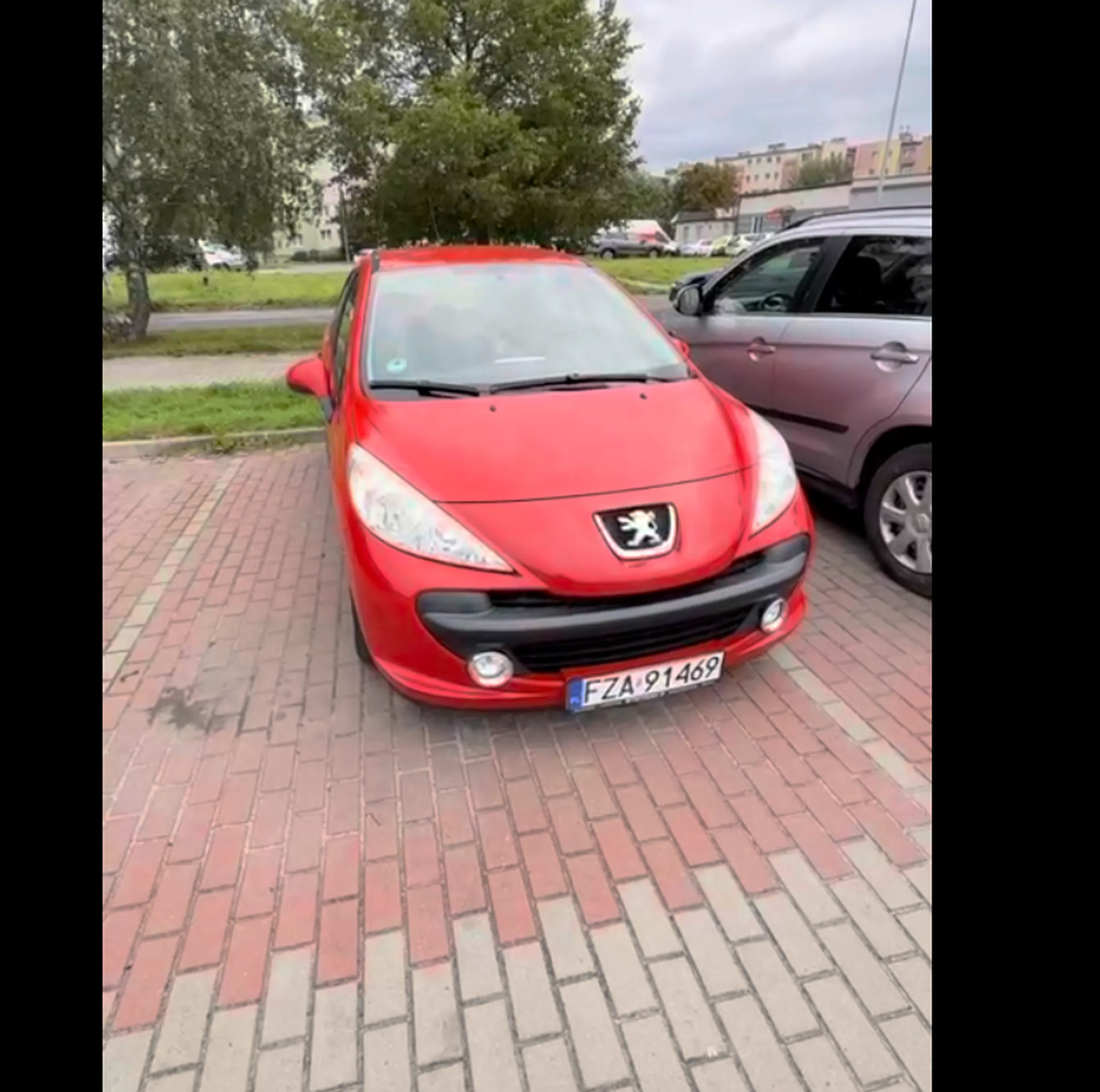 Jakaś blondyna nie umie normalnie zaparkować i prawie mi się wjebała w auto