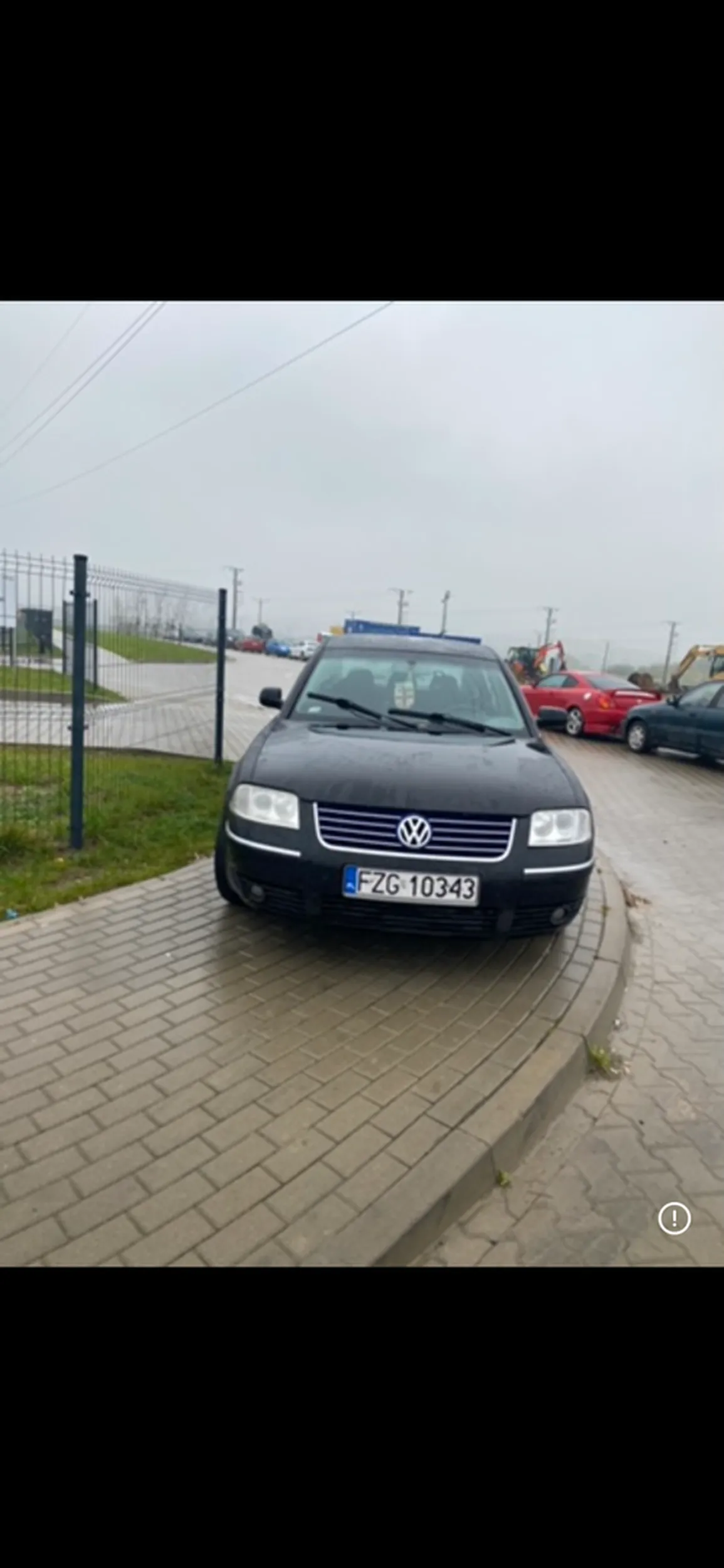 Parkuje na codzień na chodniku, brak możliwość przejścia. Nic po polsku