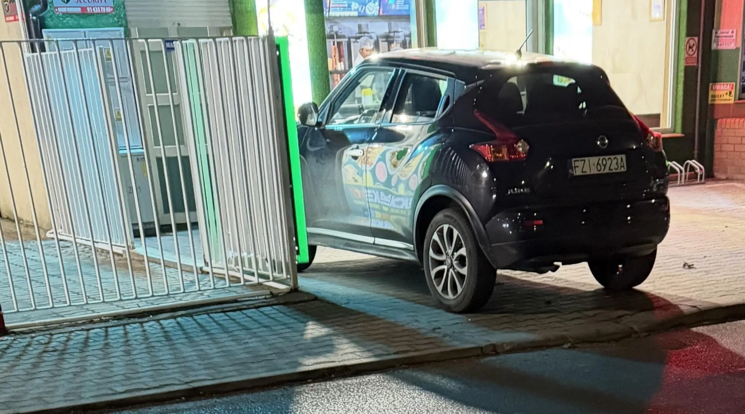 Chodnik dziś nieczynny, zapraszam pieszych na ulice!