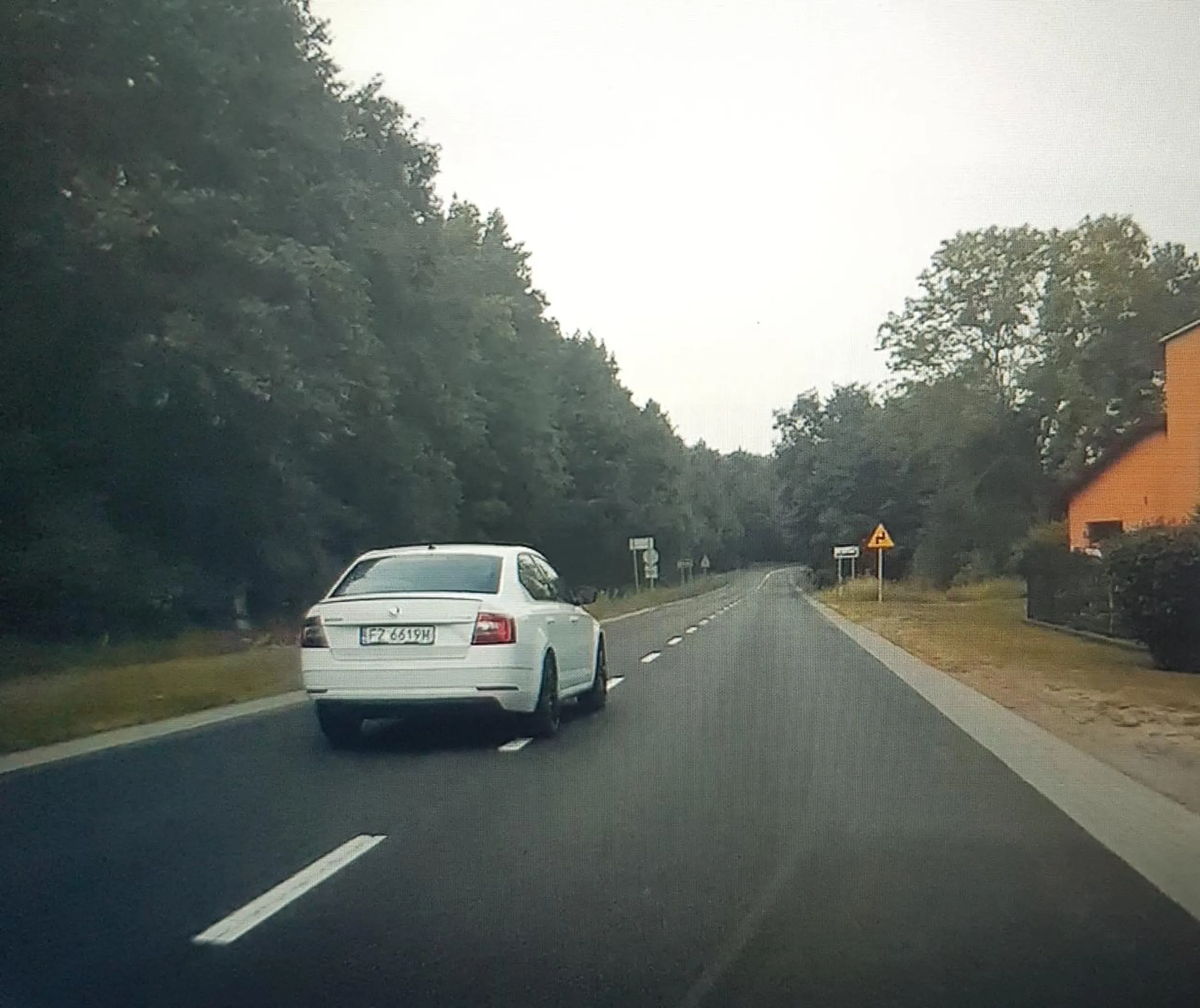 Na przyszłość jak masz zamiar tak zapie.lać przez wioski to jedź S3.