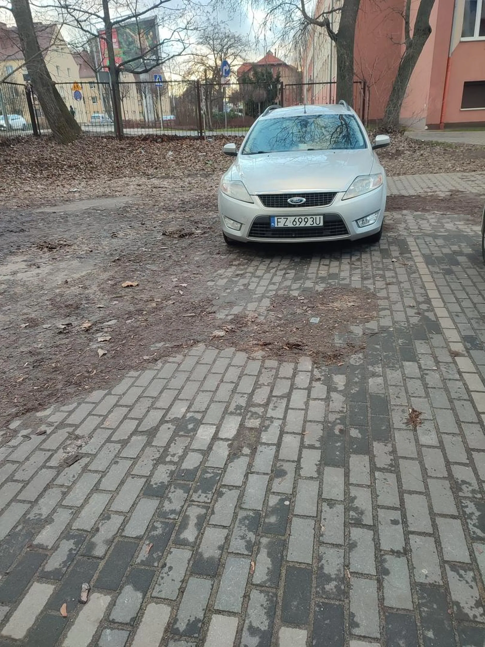 Brak umiejętności parkowania w zaznaczonym miejscu