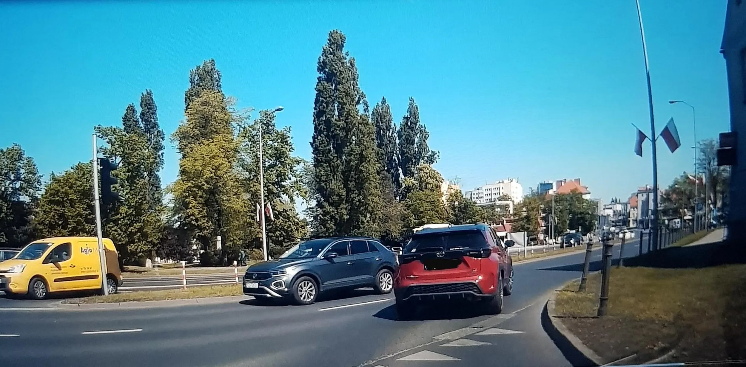 Blond dzikusko w jakiej szkole nie uczą znaków że jeździsz pod prąd ?