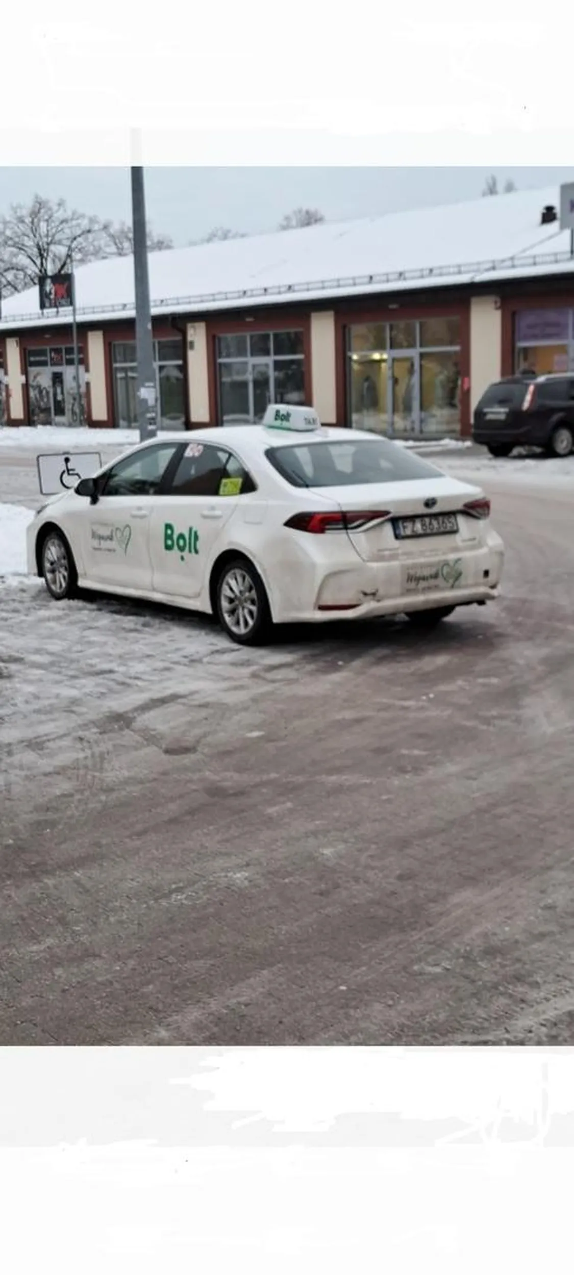 Bolt inwalida pod DINO na Sulechowskiej  w Zielonej Górze