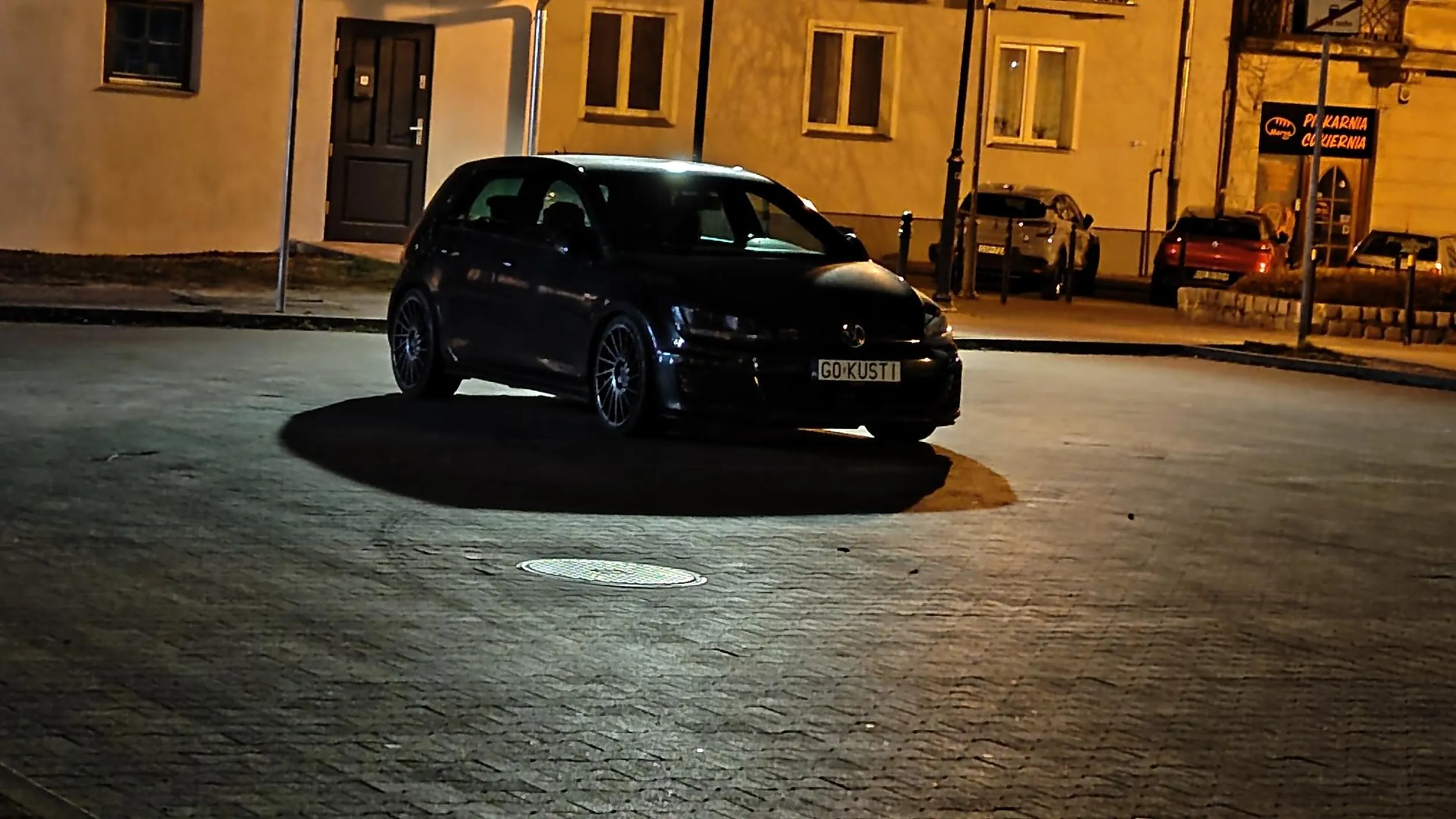 Auto jak auto. Zaciekawiły 3 czerwone literki GTI. VOLKSWAGEN Golf VII 2.0 TSI MR`12 E6