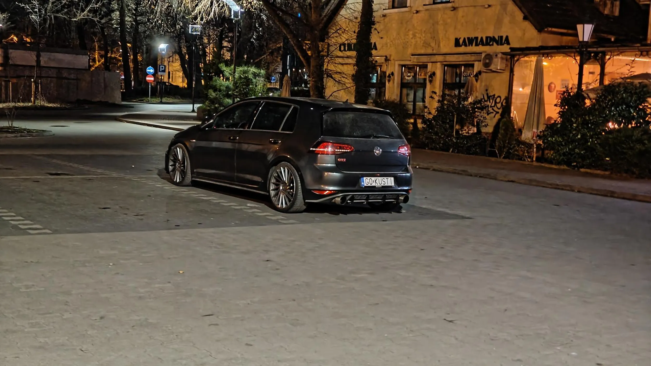 Auto jak auto. Zaciekawiły 3 czerwone literki GTI. VOLKSWAGEN Golf VII 2.0 TSI MR`12 E6