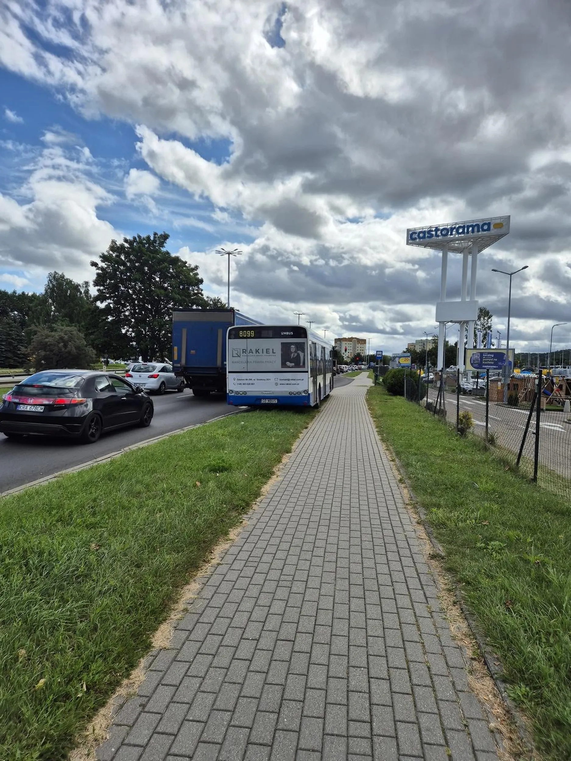 Ciecie tak parkują autobus