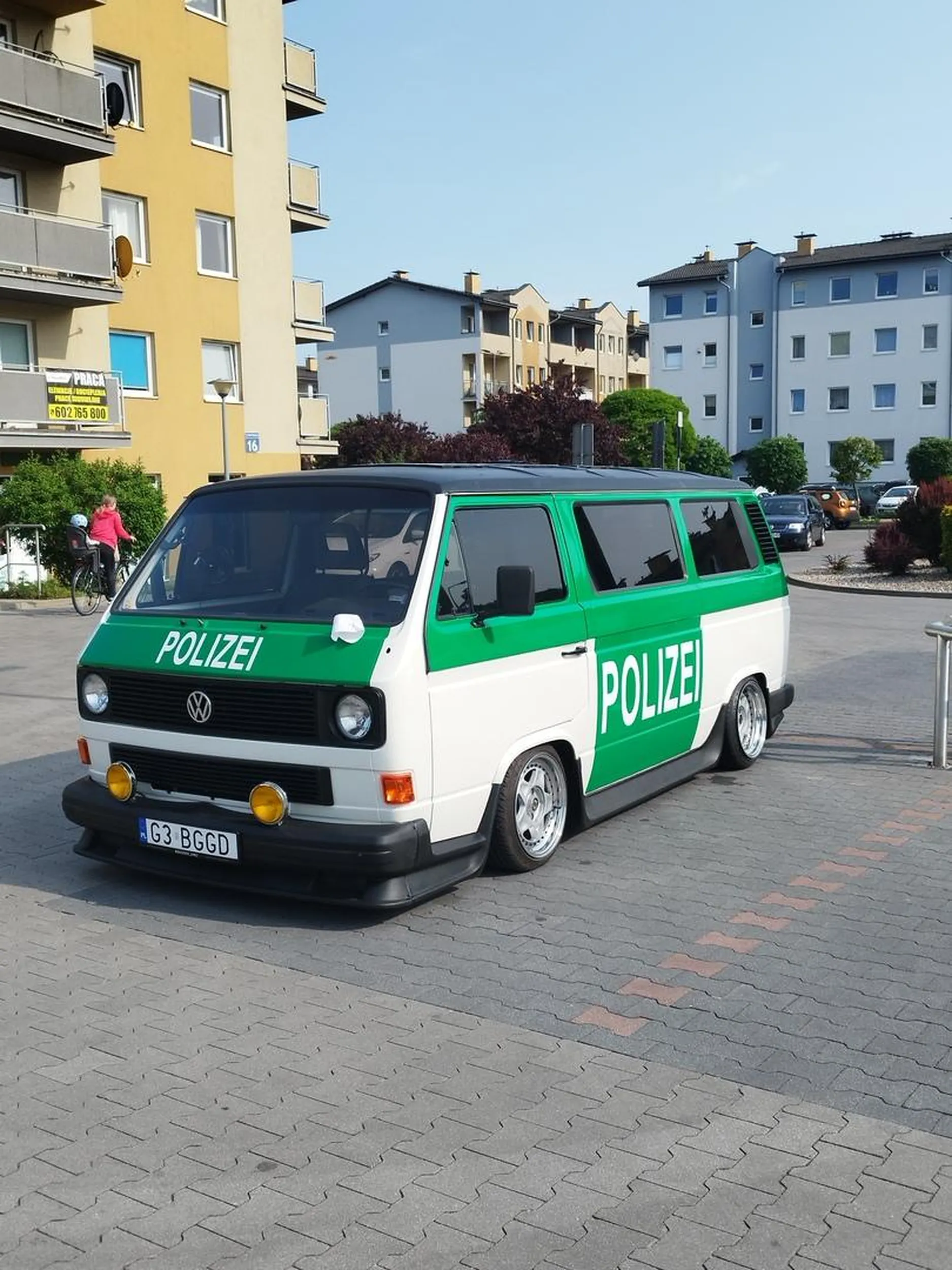 Niby polizei w edycji wieś tjuningu a wyłapał mandat za brak biletu parkingowego