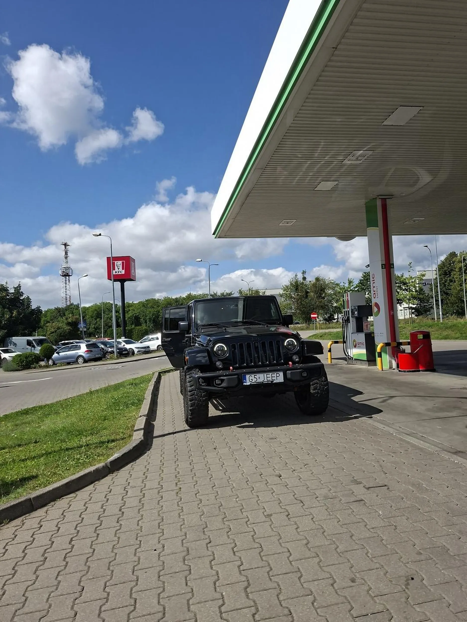 Ej szczerze zajebisty jeep