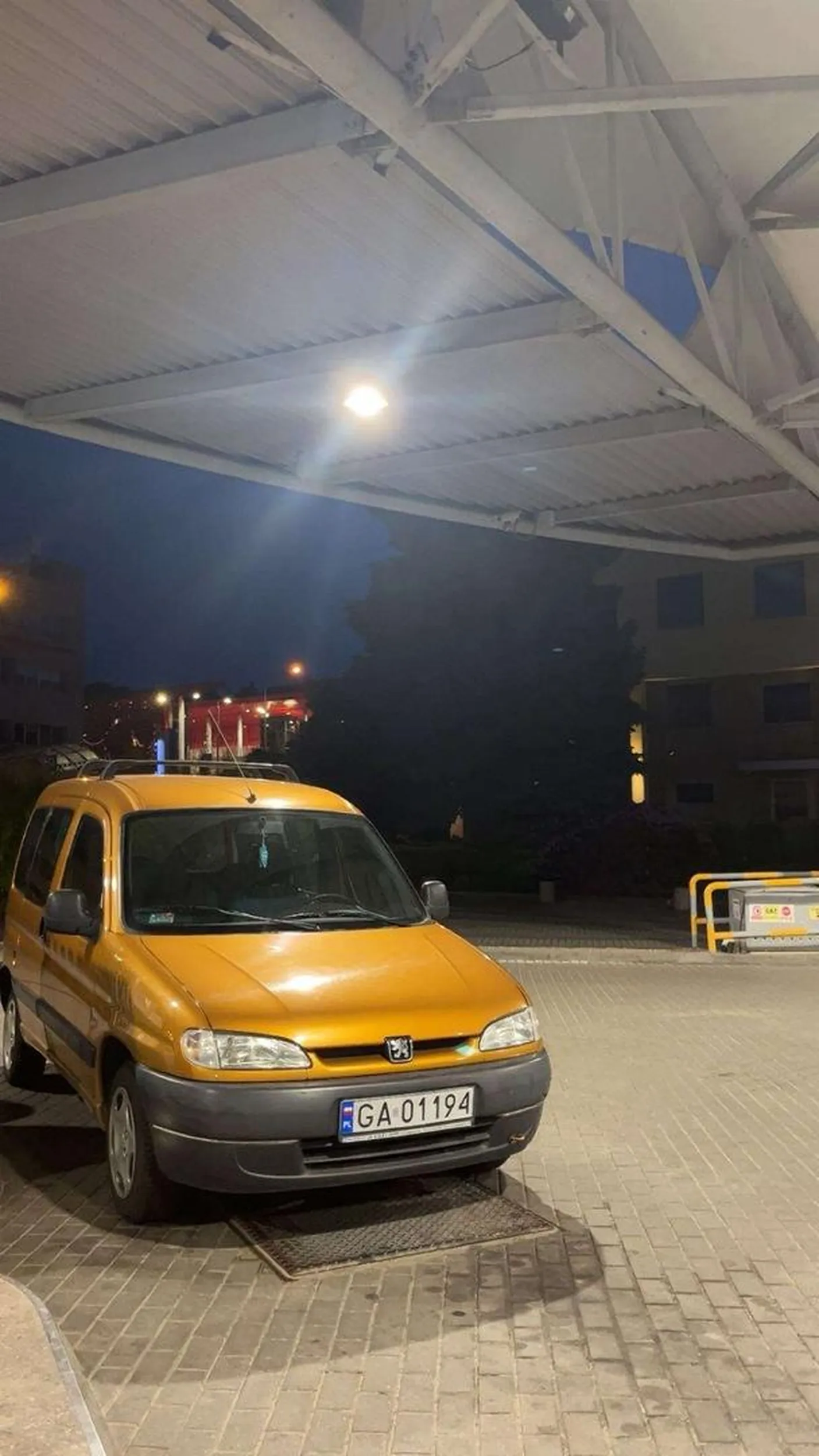 bardzo dobry kierowca, jezdzi ze spokojem i kultura. Pozdrawiam, Mariusz