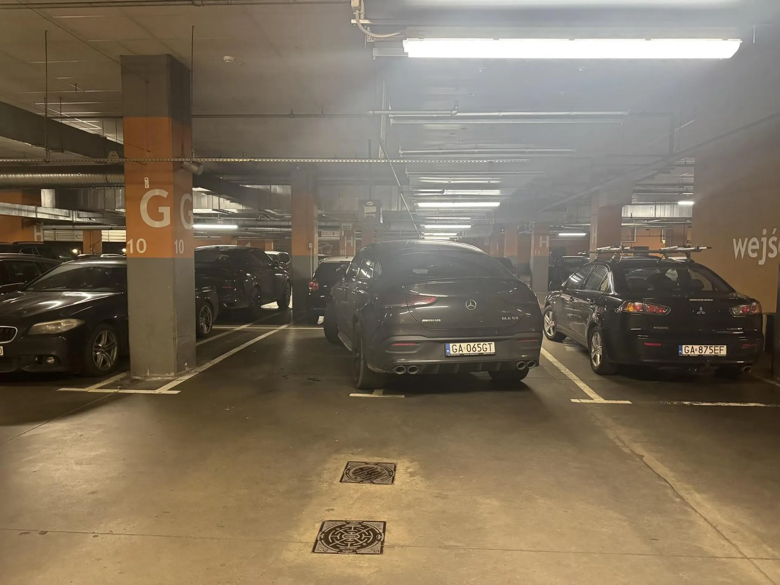 Myślę, że za mały samochód do parkowania. Trzeba kupić większy