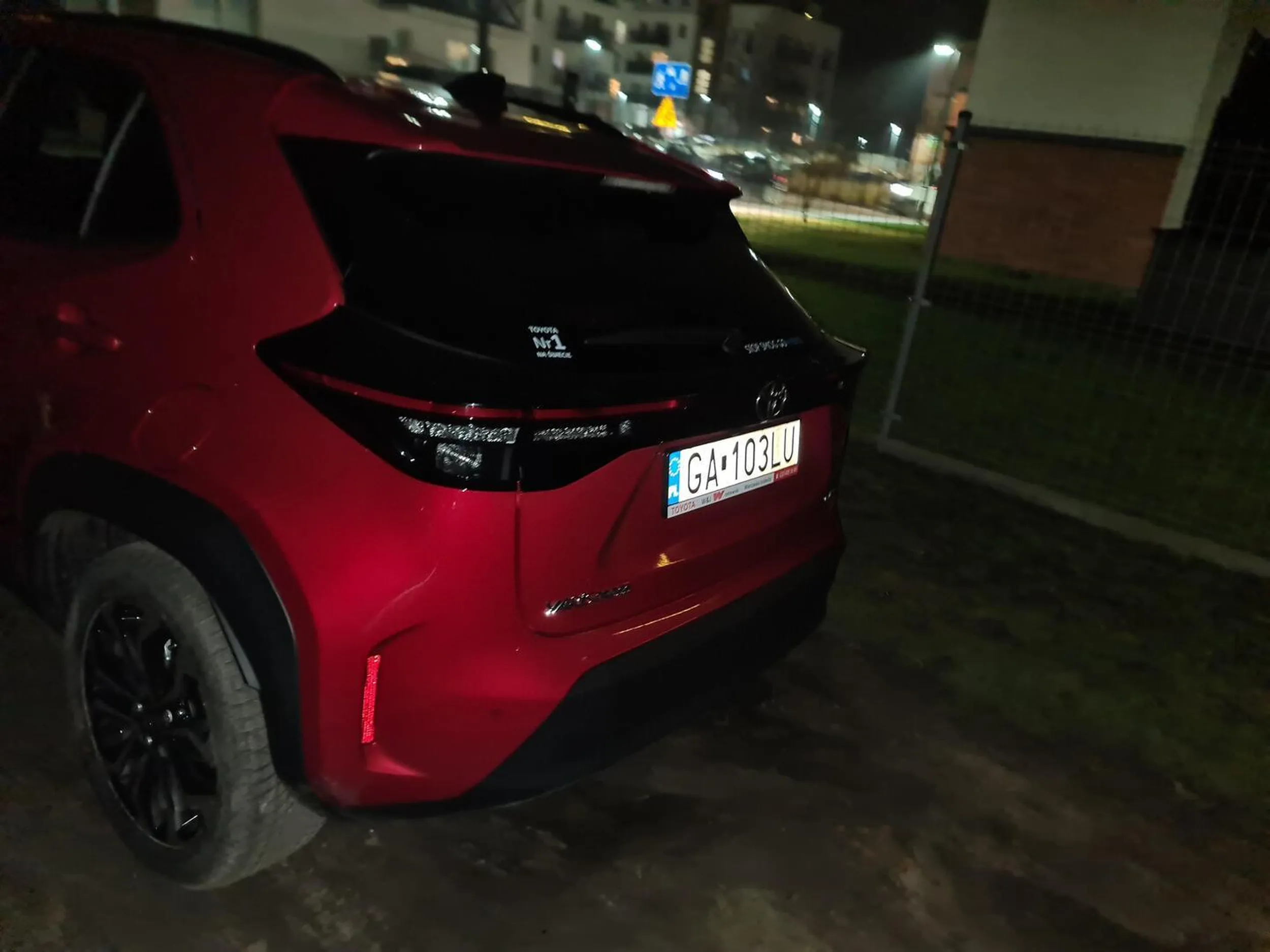 Jakim cudem ślepa blondynka dostaje prawo jazdy, że nie widzi znaku zakazu?