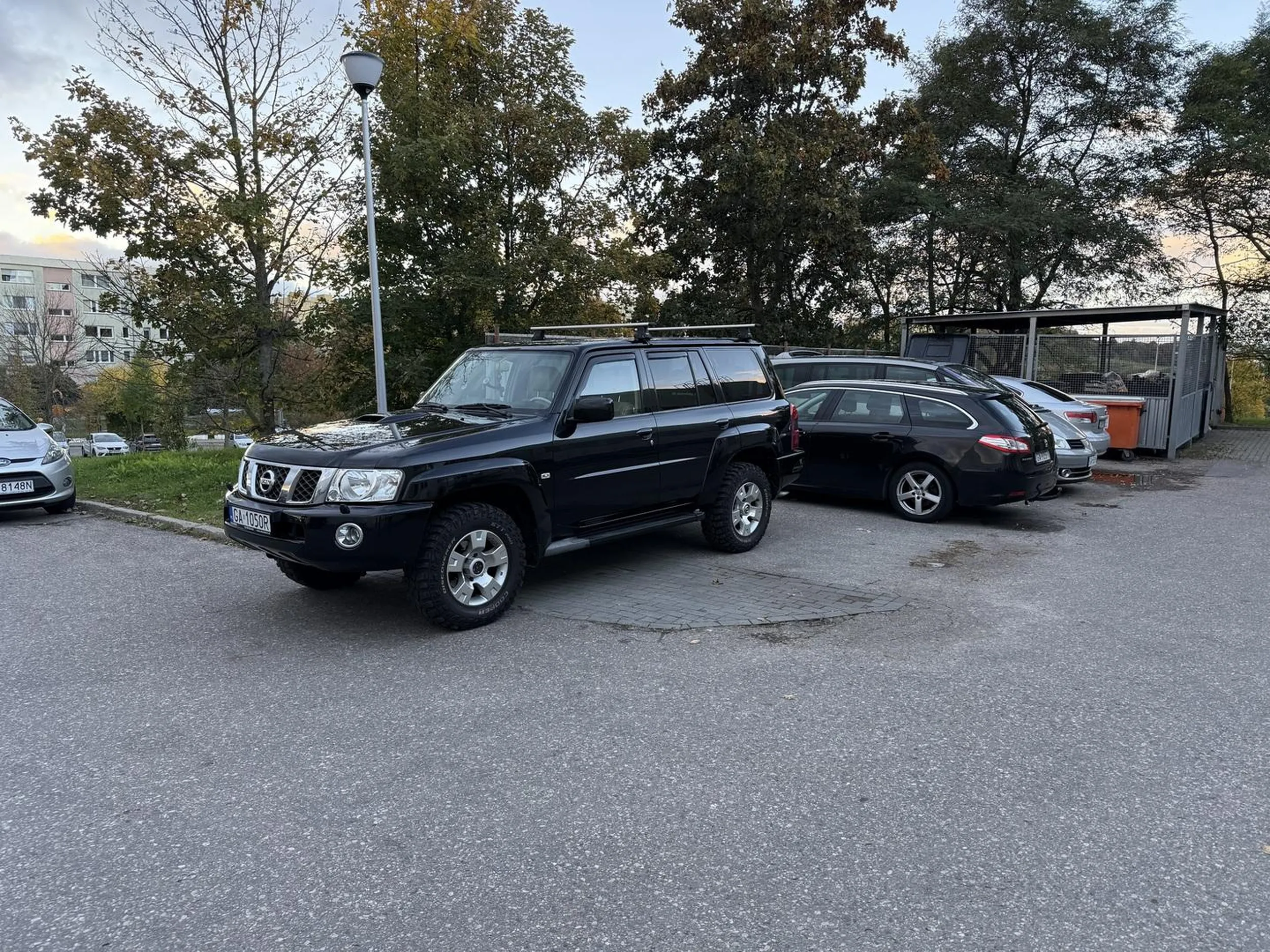 Zajmuje miejsce dla dwóch. Żenada.