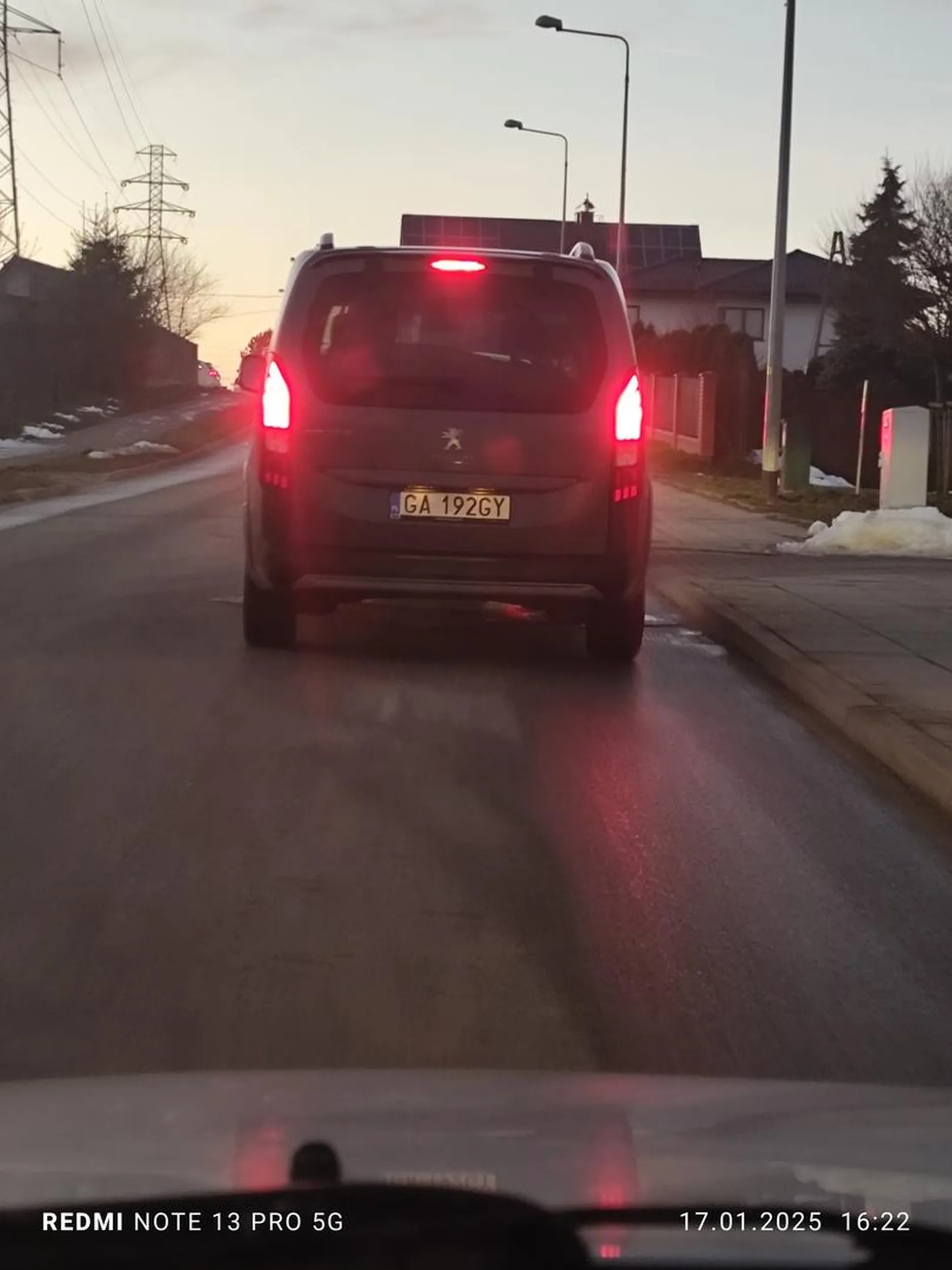 Kierowca agresywny mający gdzieś przepisy ruchu drogowego