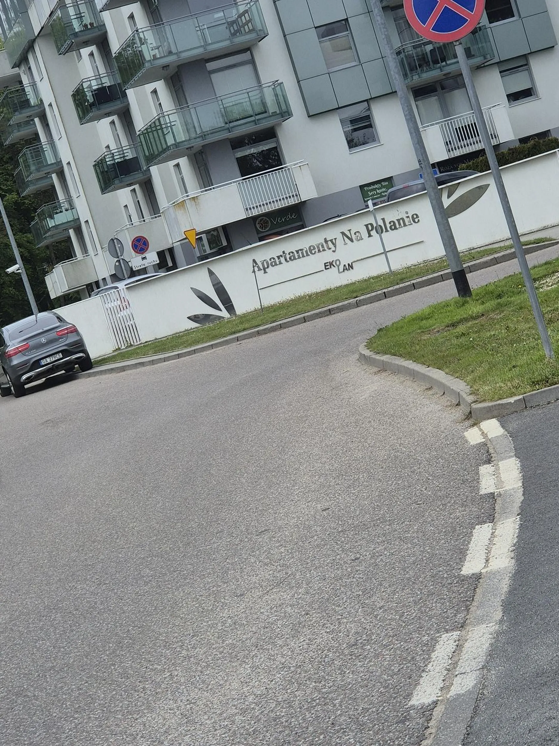 Buc powrócił,myśli że jezdzi Mercem,i mu wszystko wolno