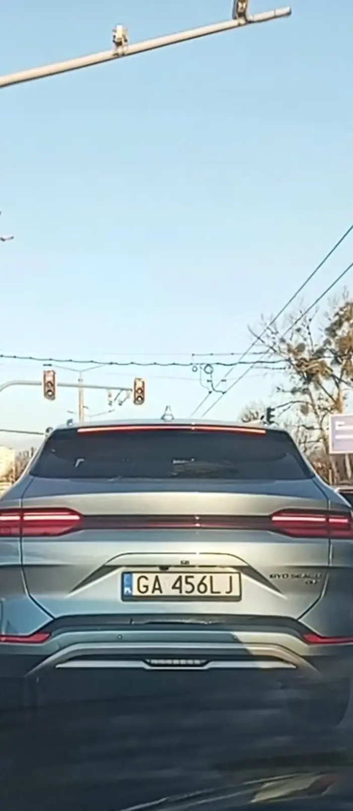 Lewym wyprzedzamy a nie ślimaczymy  się i blokujemy lewy pas a prawy wolny