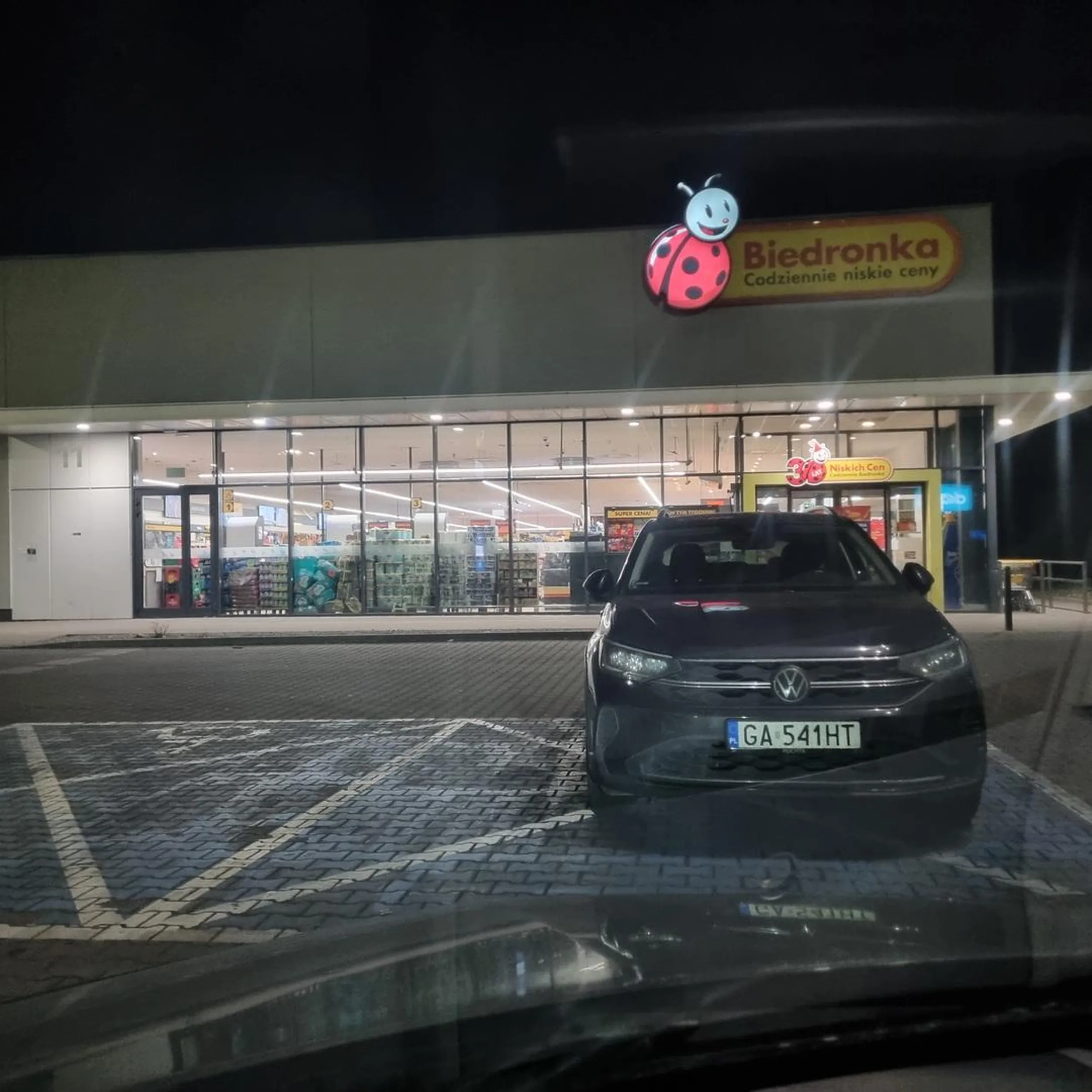 Daleko było do wejścia