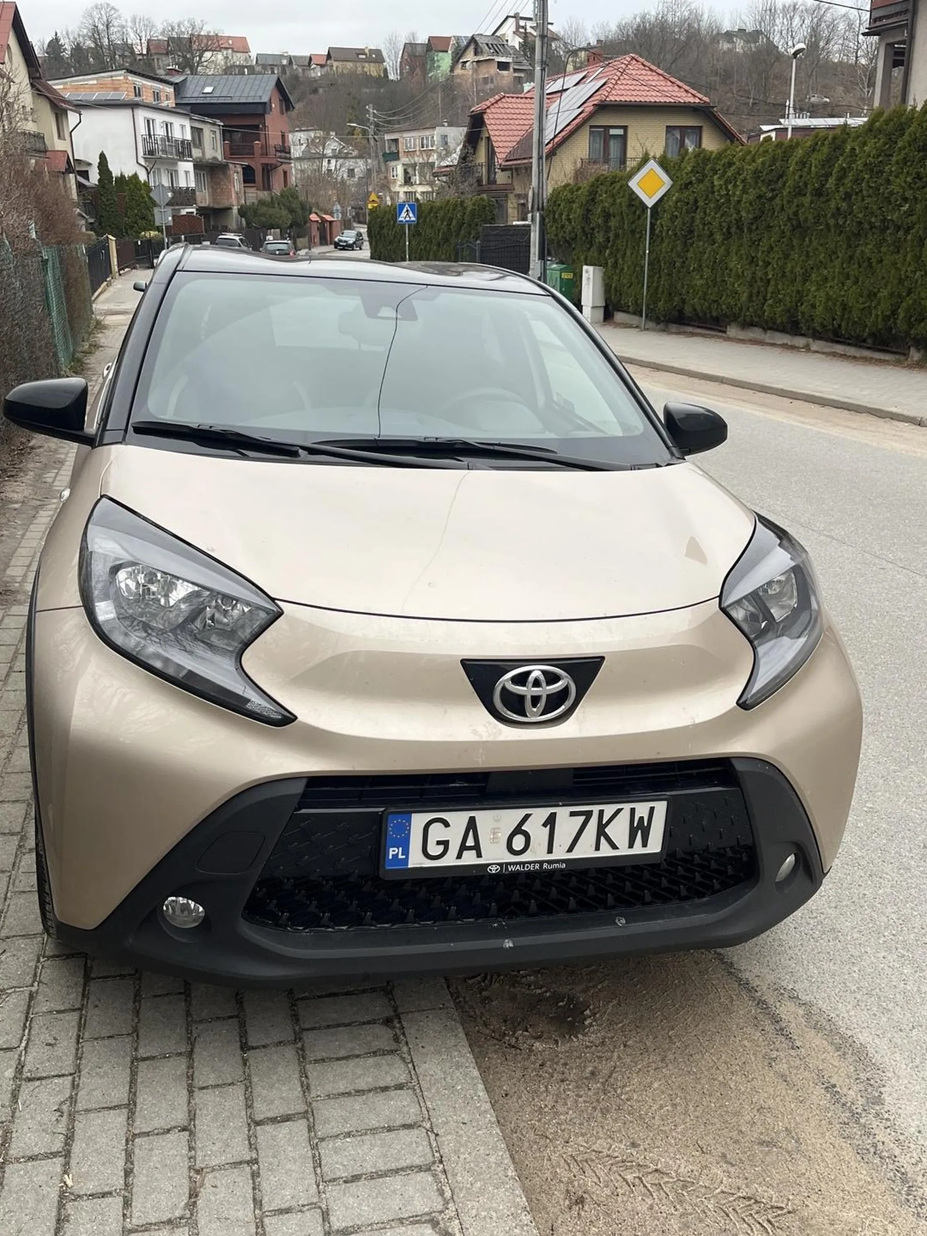 Pirat drogowy... jezdzj po chodniku oraz znaki go nie obowiązują.