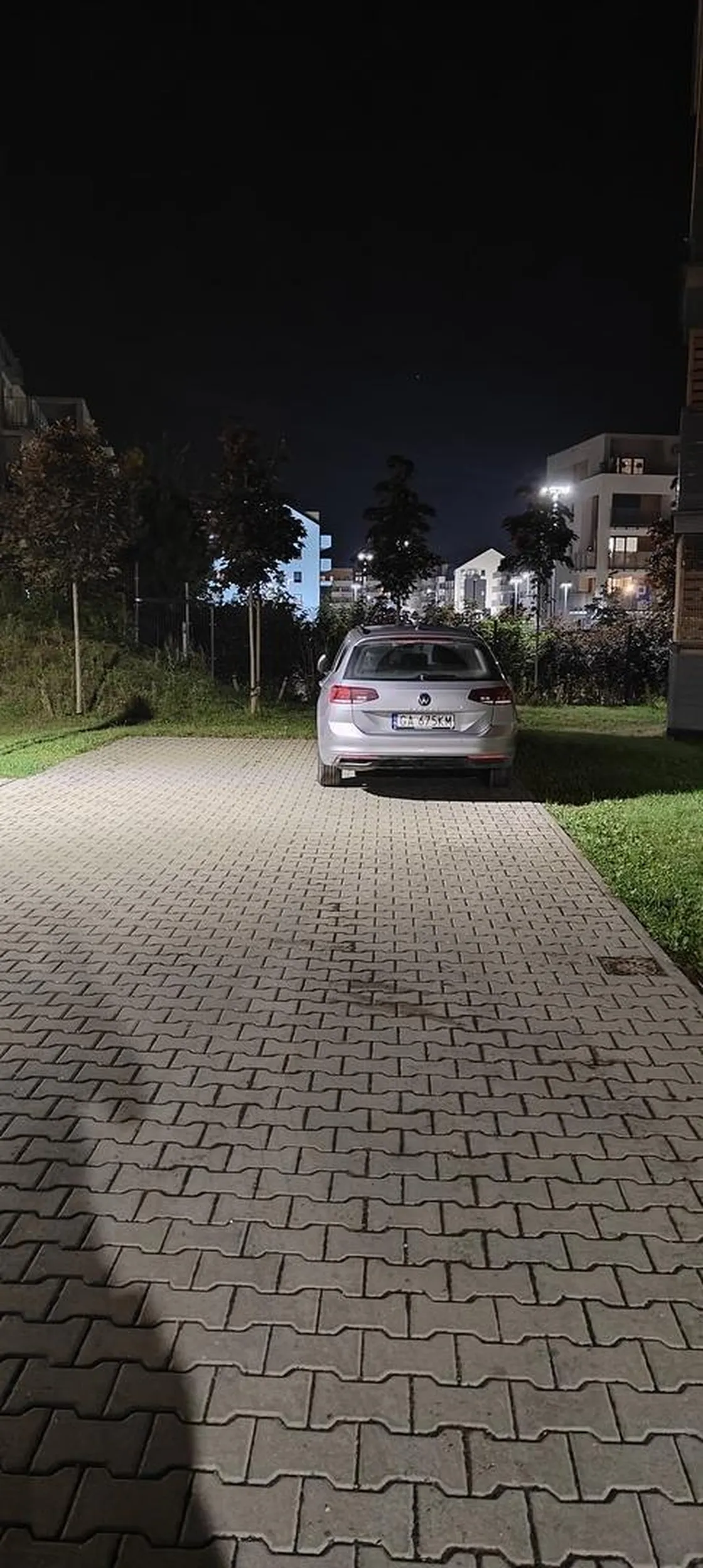 Notorycznie parkuje poza wyznaczonym miejscem do parkowania w strefie zamieszkania