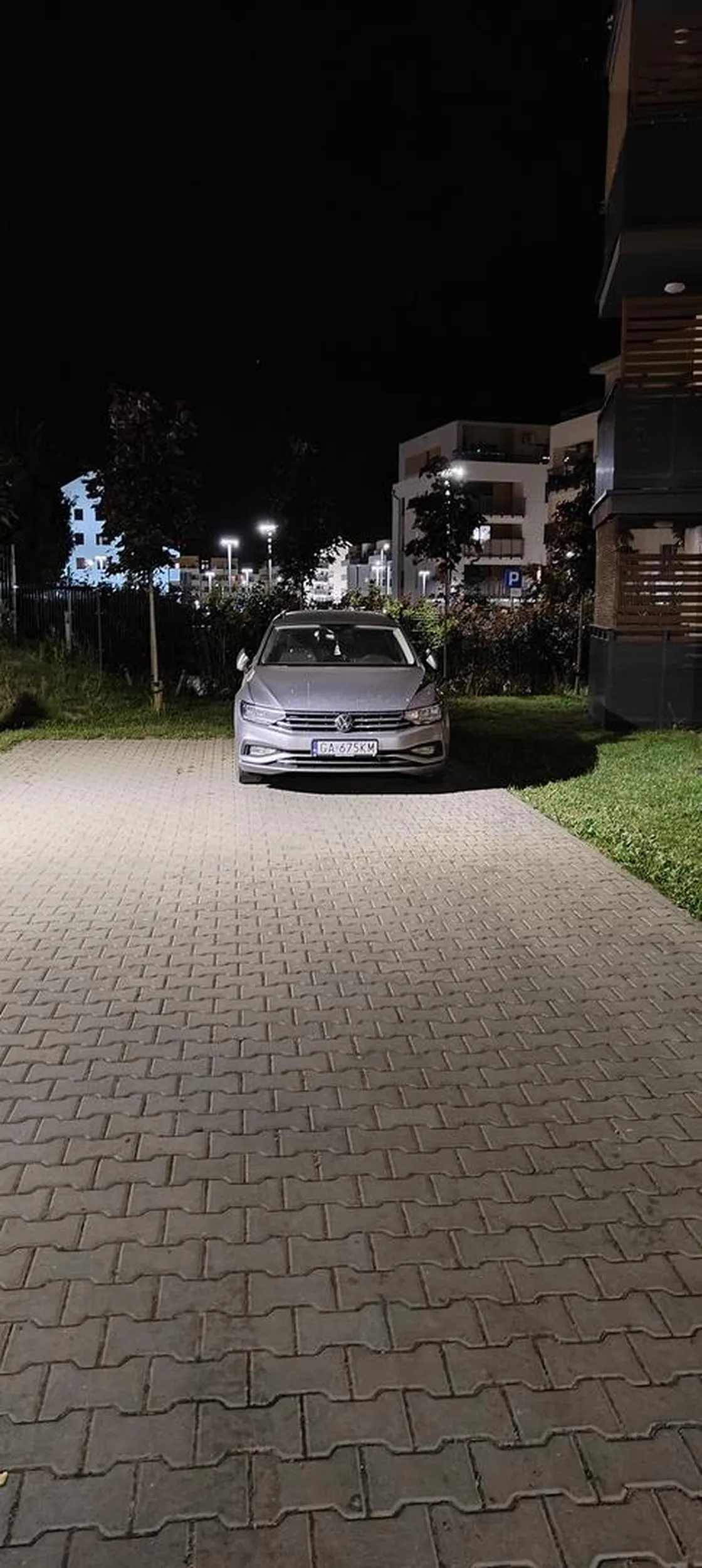 Notorycznie parkuje poza wyznaczonym miejscem do parkowania w strefie zamieszkania