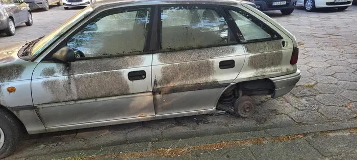 Ktoś zabierze w końcu ten złom?